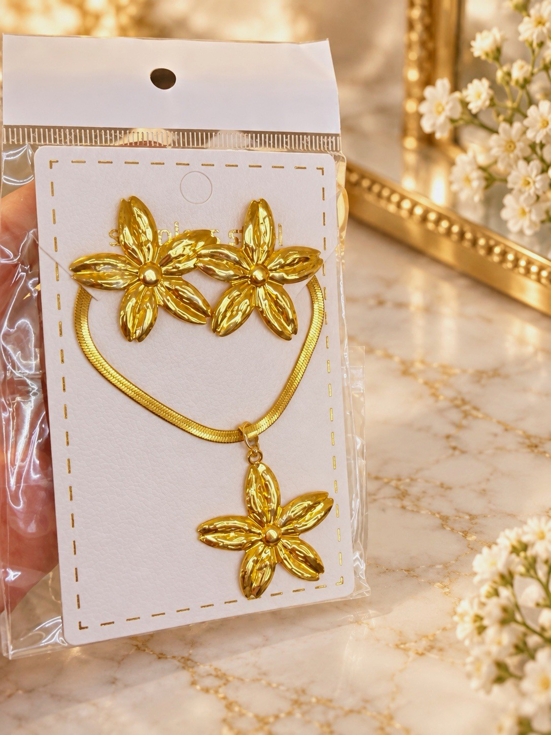 Gold Tone Metal Flower Charm Pendant Snake Chain Necklace, No Stone, 0 Gemstones Gold Tone Metal Flower Charm Pendant Snake Chain Necklace, No Stone, 0 Gemstones