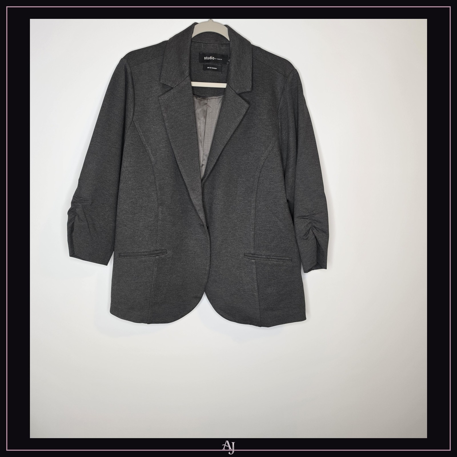 Studio by Torrid Gray Blazer Size 3 Ruched Sleeve Studio by Torrid Gray Blazer Size 3 Ruched Sleeve