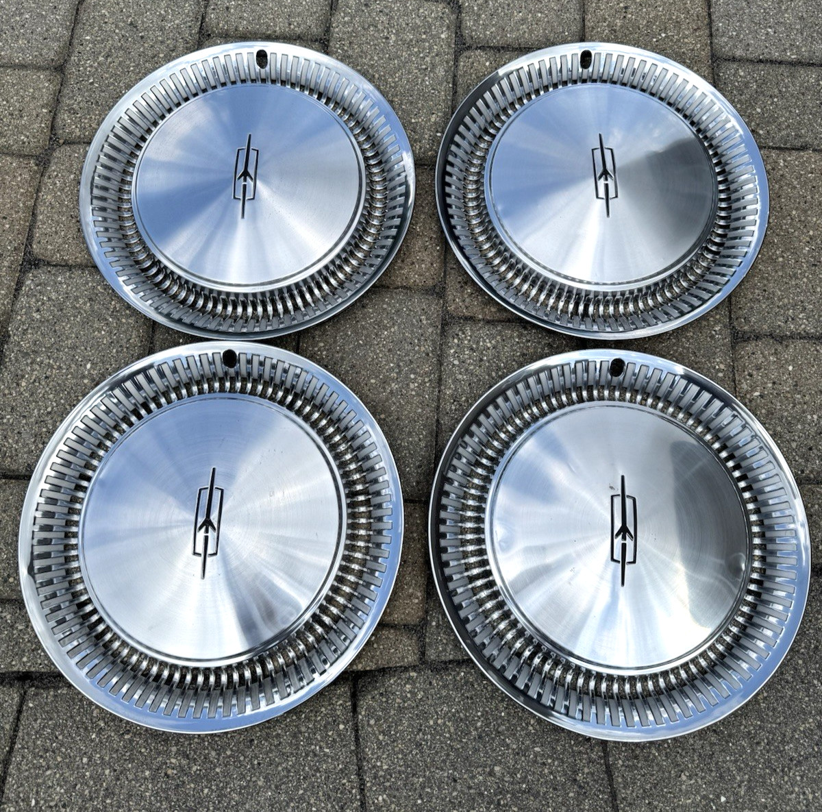 Vintage 1975-77 Oldsmobile Cutlass 442 15” Hubcaps Wheel Covers Set 4 OEM