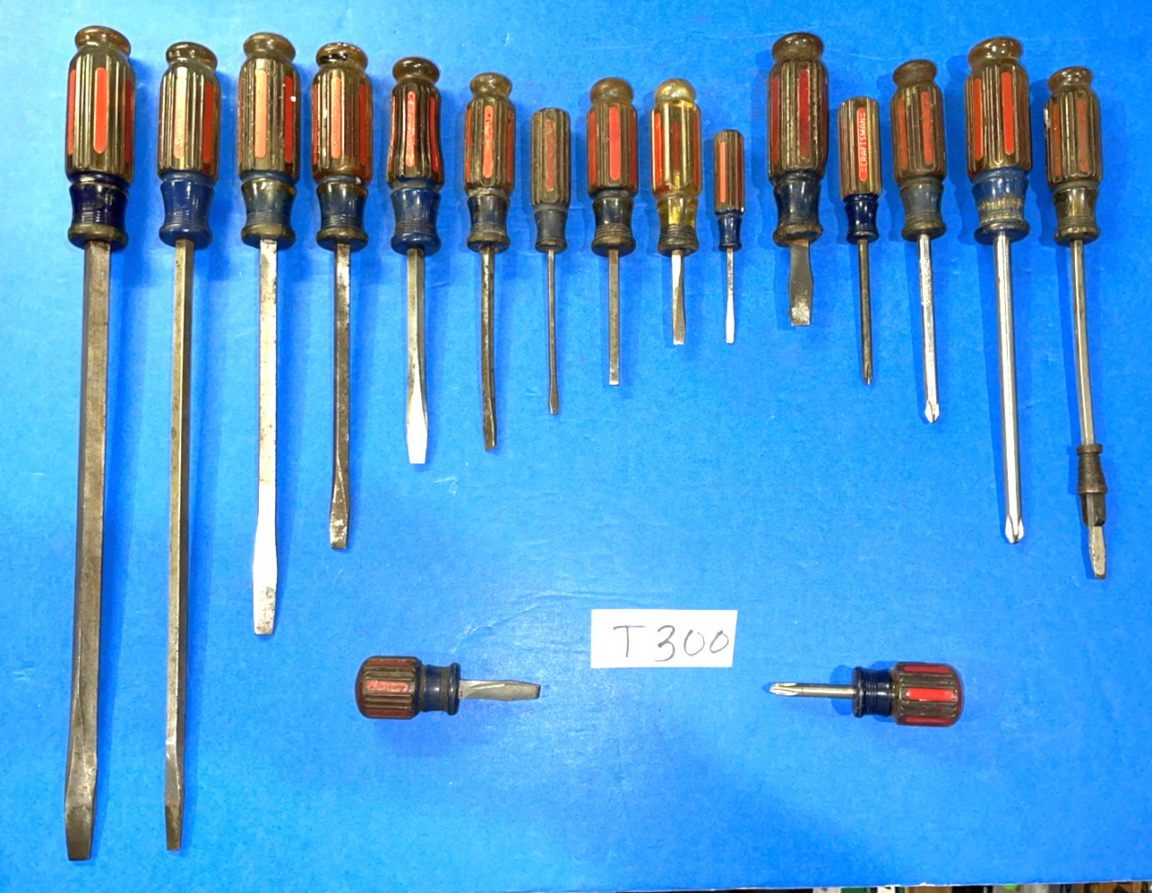 CRAFTSMAN TOOLS COLLECTORS 17 PIECE VINTAGE SCREWDRIVER SET THEY ARE VERY OLD CRAFTSMAN TOOLS COLLECTORS 17 PIECE VINTAGE SCREWDRIVER SET THEY ARE VERY OLD