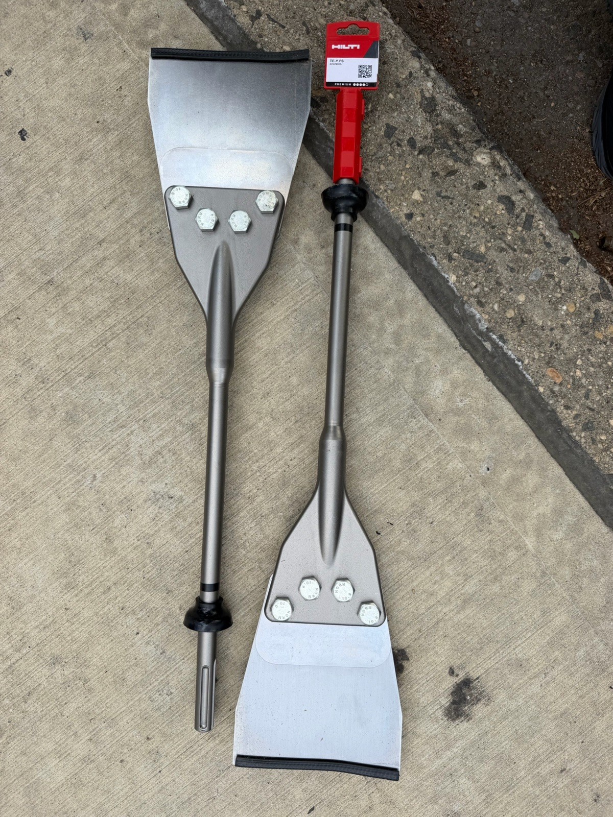 Hilti Premium TE-Y FS FLOOR SCRAPER.  #2429815. Blade width 5.9 inch. HALF PRICE