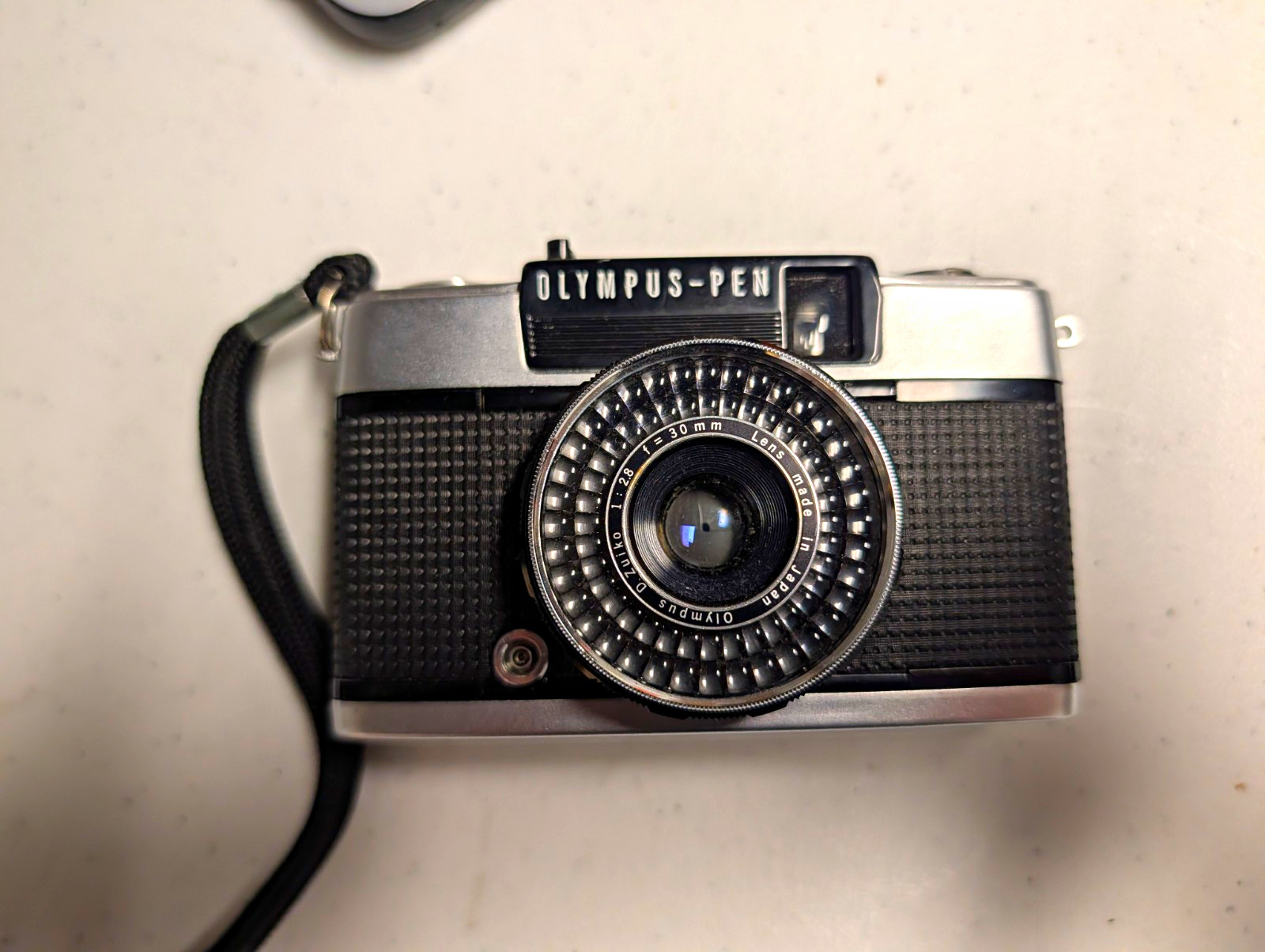 Olympus Pen EE-S2 Half Frame 35mm Film Camera Silver/Black Vintage Olympus Pen EE-S2 Half Frame 35mm Film Camera Silver/Black Vintage