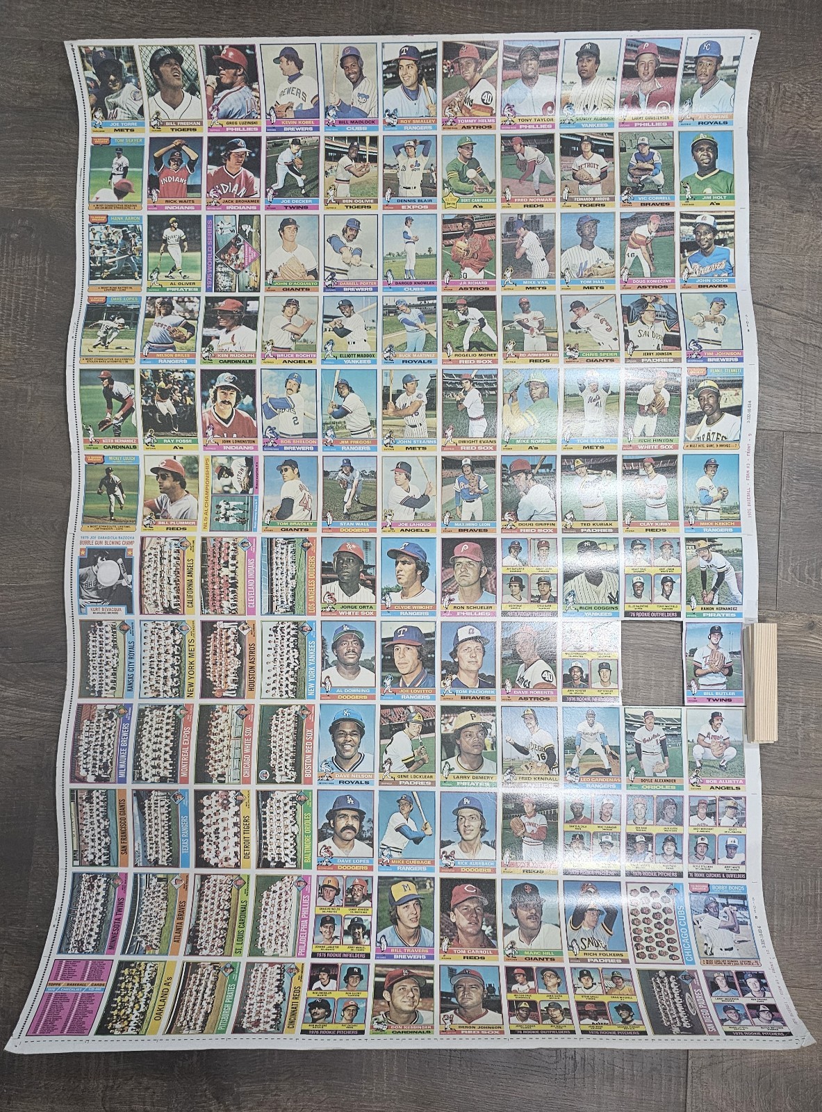 VERY RARE 1976 TOPPS UNCUT SHEET 131 CARDS HANK AARON GUIDRY RC MUNSON (Cut Out)