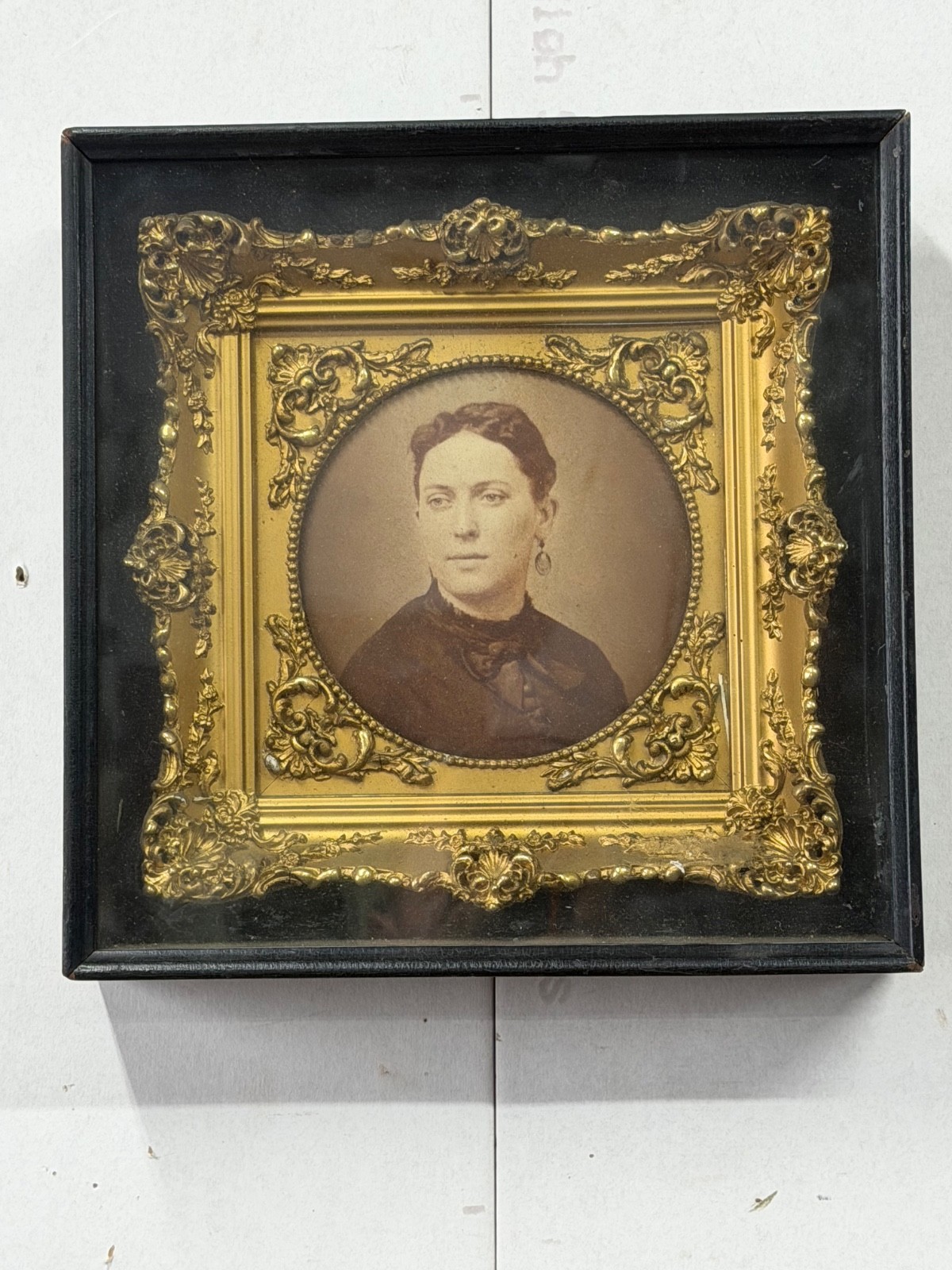 Antique 19th C Victorian Photograph Woman Portrait Gilt Gesso Shadow Box Frame Antique 19th C Victorian Photograph Woman Portrait Gilt Gesso Shadow Box Frame