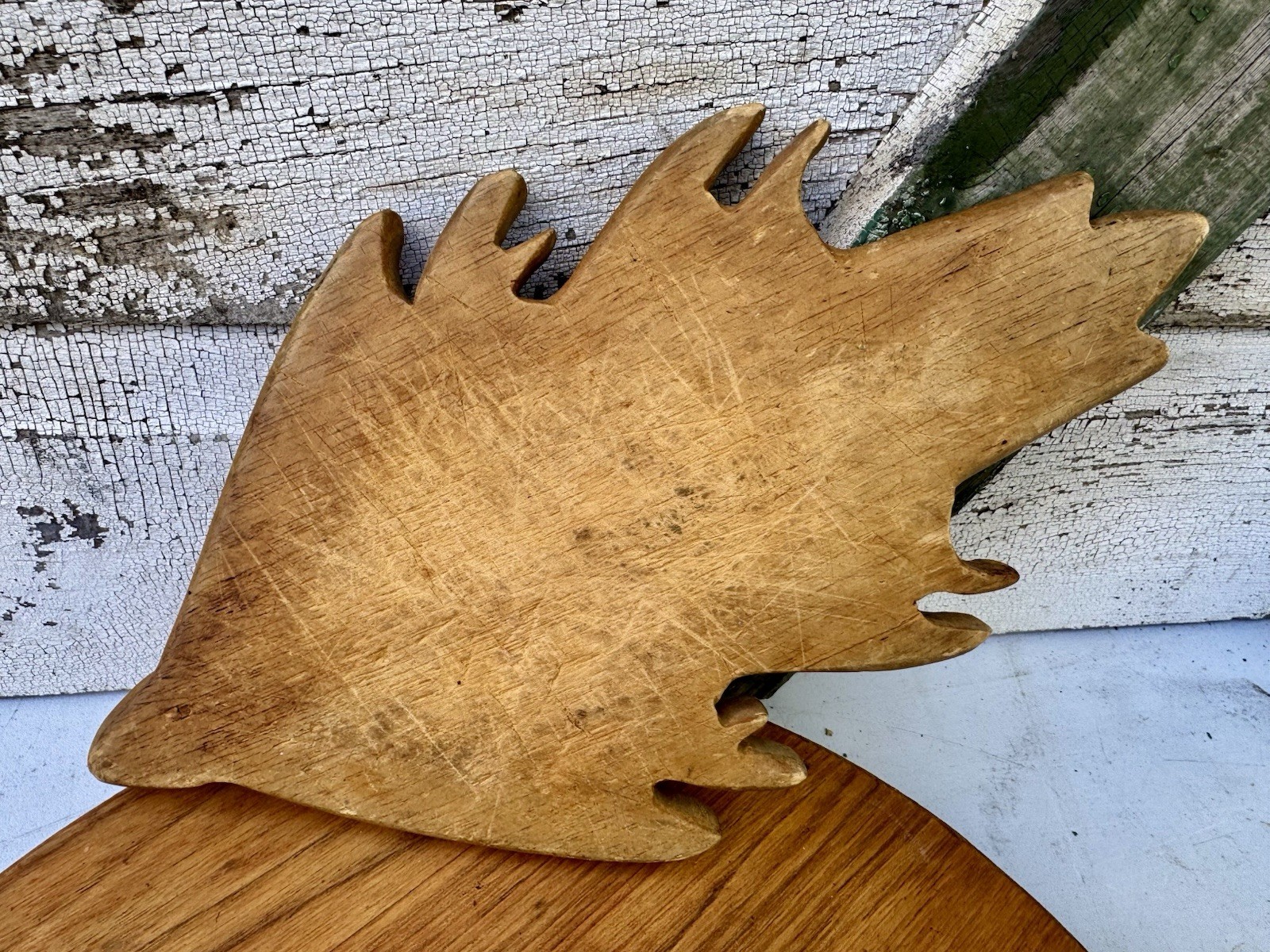 Vintage Scandinavian Folk Art Leaf Shaped Wood Cutting Board Norwegian Style Vintage Scandinavian Folk Art Leaf Shaped Wood Cutting Board Norwegian Style