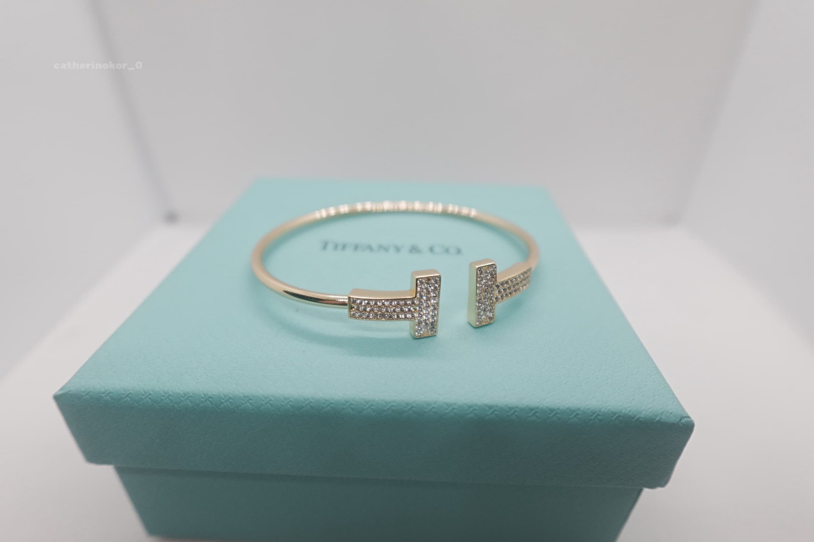 Gift.18kTlfanyCobracelet in yellow gold and diamonds Gift.18kTlfanyCobracelet in yellow gold and diamonds