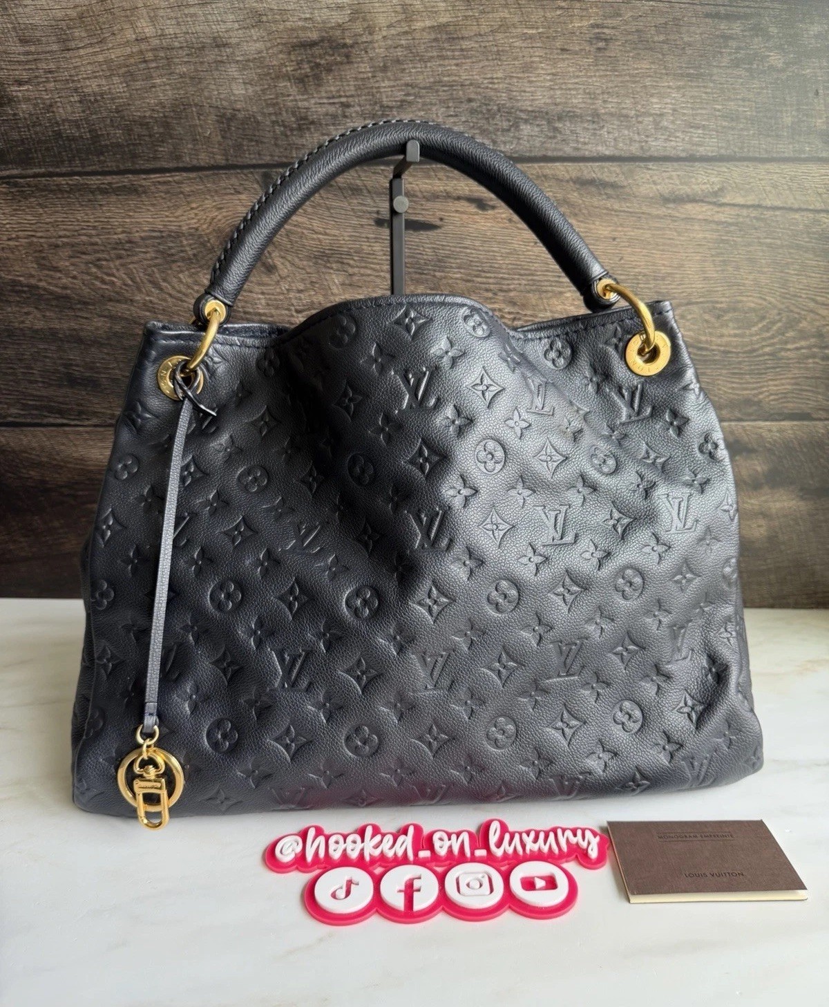 Authentic Louis Vuitton Artsy MM Infini Hobo Shoulder Handbag Purse