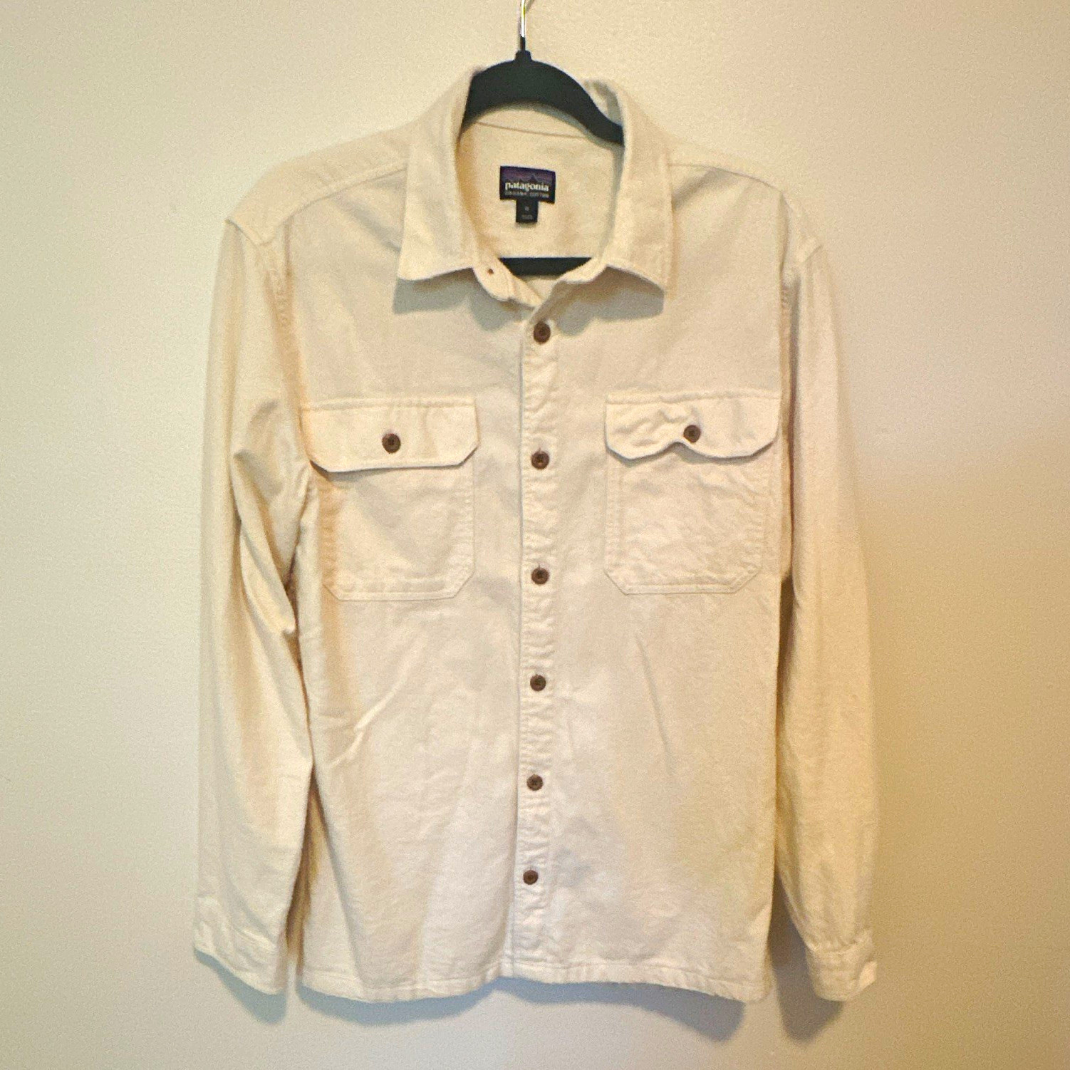 Patagonia Men\'s Beige Solid Woven Cotton Long Sleeve Flannel Button-Up Shirt Patagonia Men\'s Beige Solid Woven Cotton Long Sleeve Flannel Button-Up Shirt