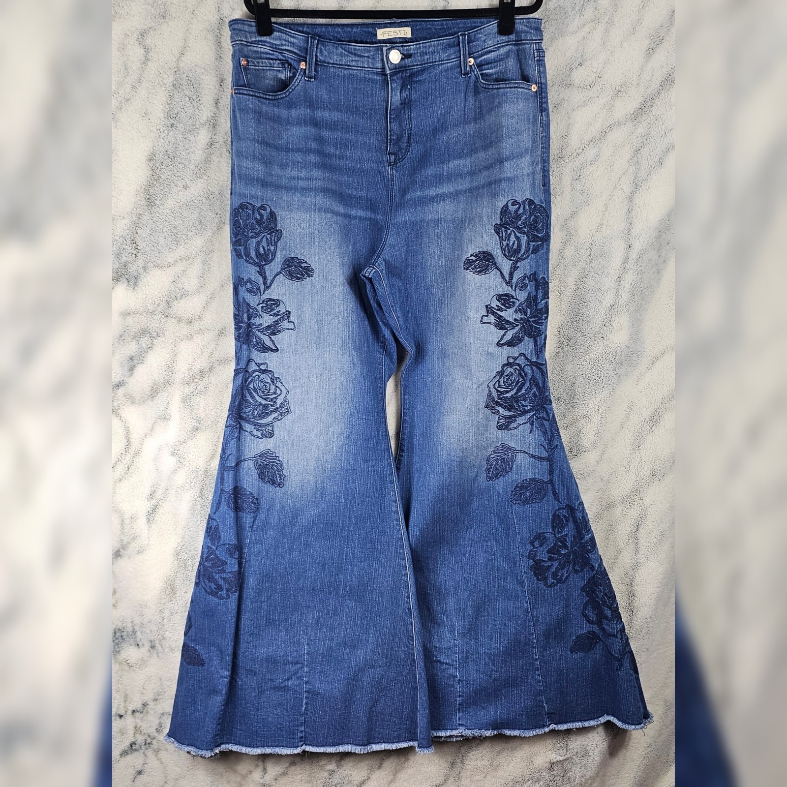 Torrid Festi 18 Tall High Rise Embroidered Super Flare Blue Jeans Floral Stretch