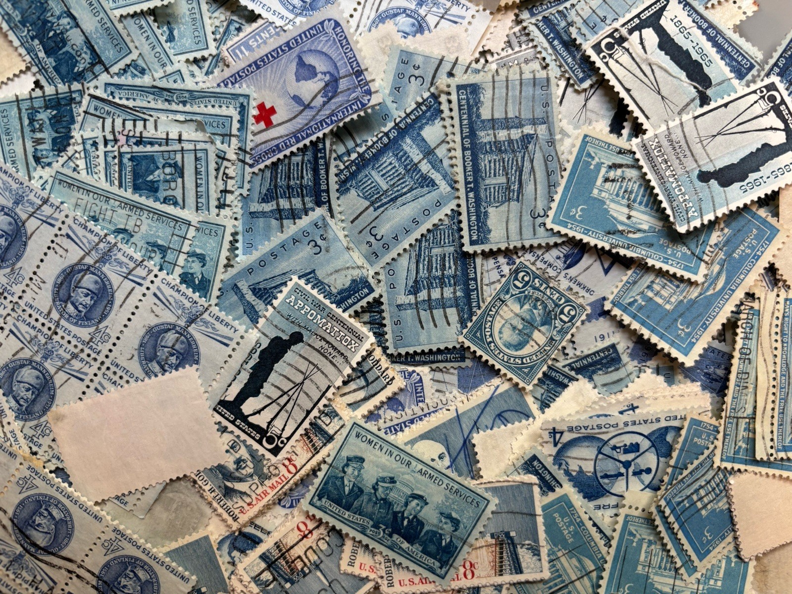 Used/Cancelled Stamps Bulk. All Blue. Variety. Approx 200 (1oz) of Stamps. USPS. Used/Cancelled Stamps Bulk. All Blue. Variety. Approx 200 (1oz) of Stamps. USPS.