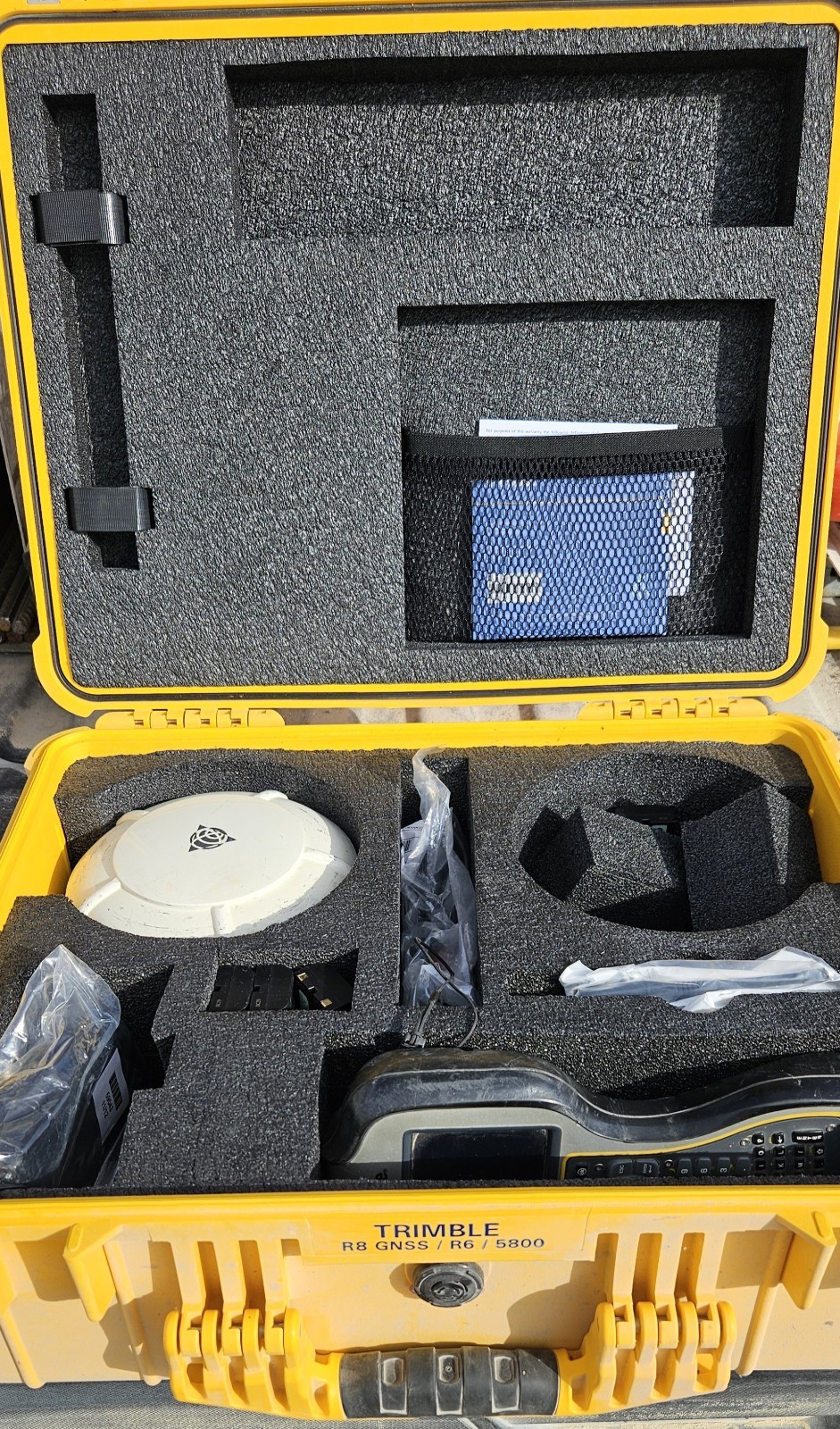 Trimble R8 GNSS GPS Complete System with TSC3 Controller Trimble R8 GNSS GPS Complete System with TSC3 Controller