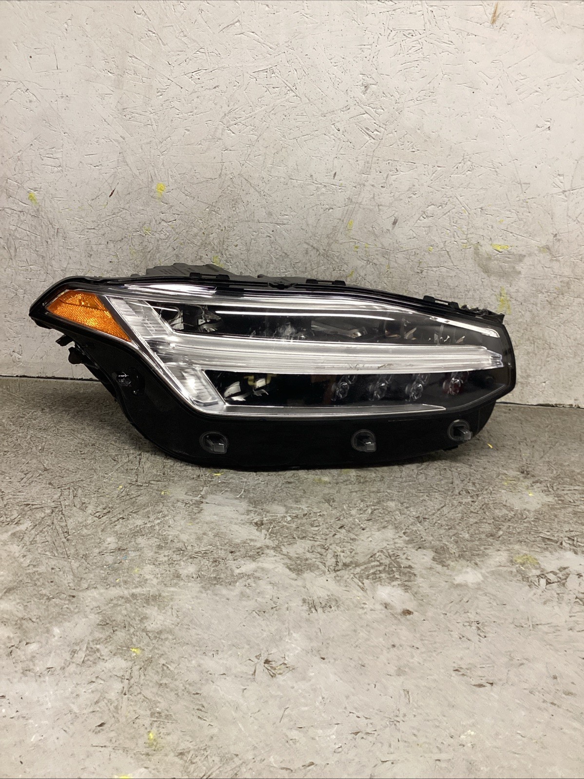 2018-2020 VOLVO XC90 RIGHT RH PASSENGER SIDE HEADLIGHT OEM W/O MODULES 2018-2020 VOLVO XC90 RIGHT RH PASSENGER SIDE HEADLIGHT OEM W/O MODULES