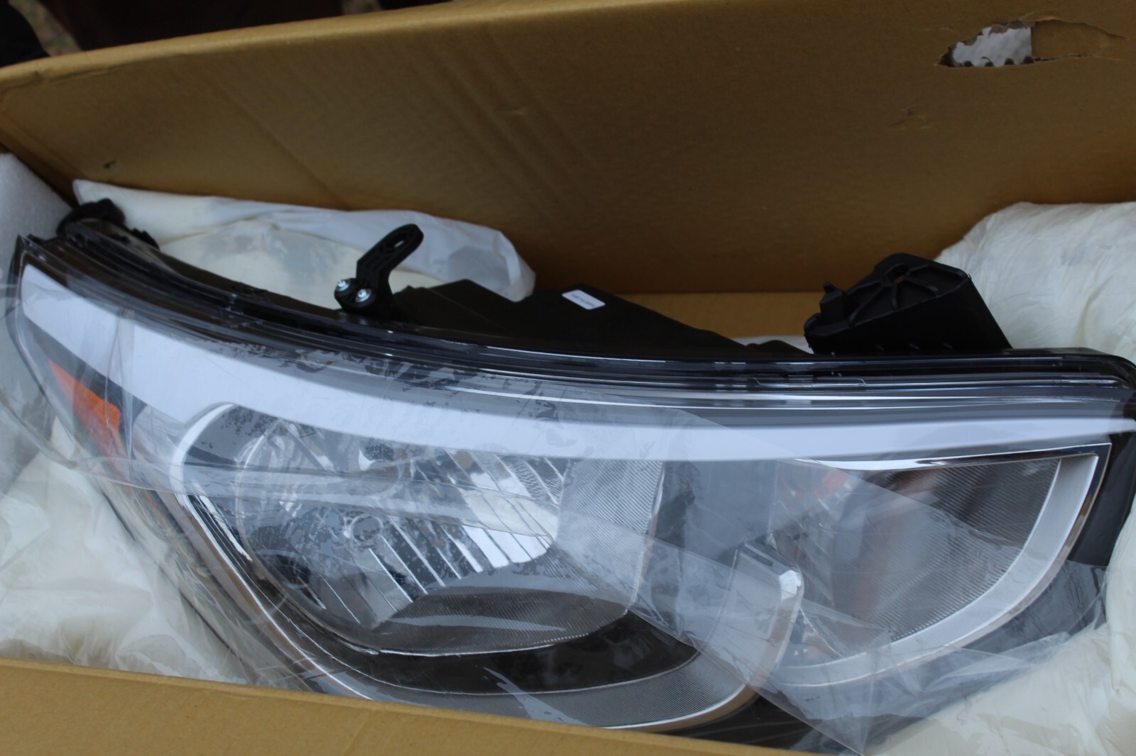 Headlight Assembly-Regular TYC 20-12693-00 New Open Box Headlight Assembly-Regular TYC 20-12693-00 New Open Box