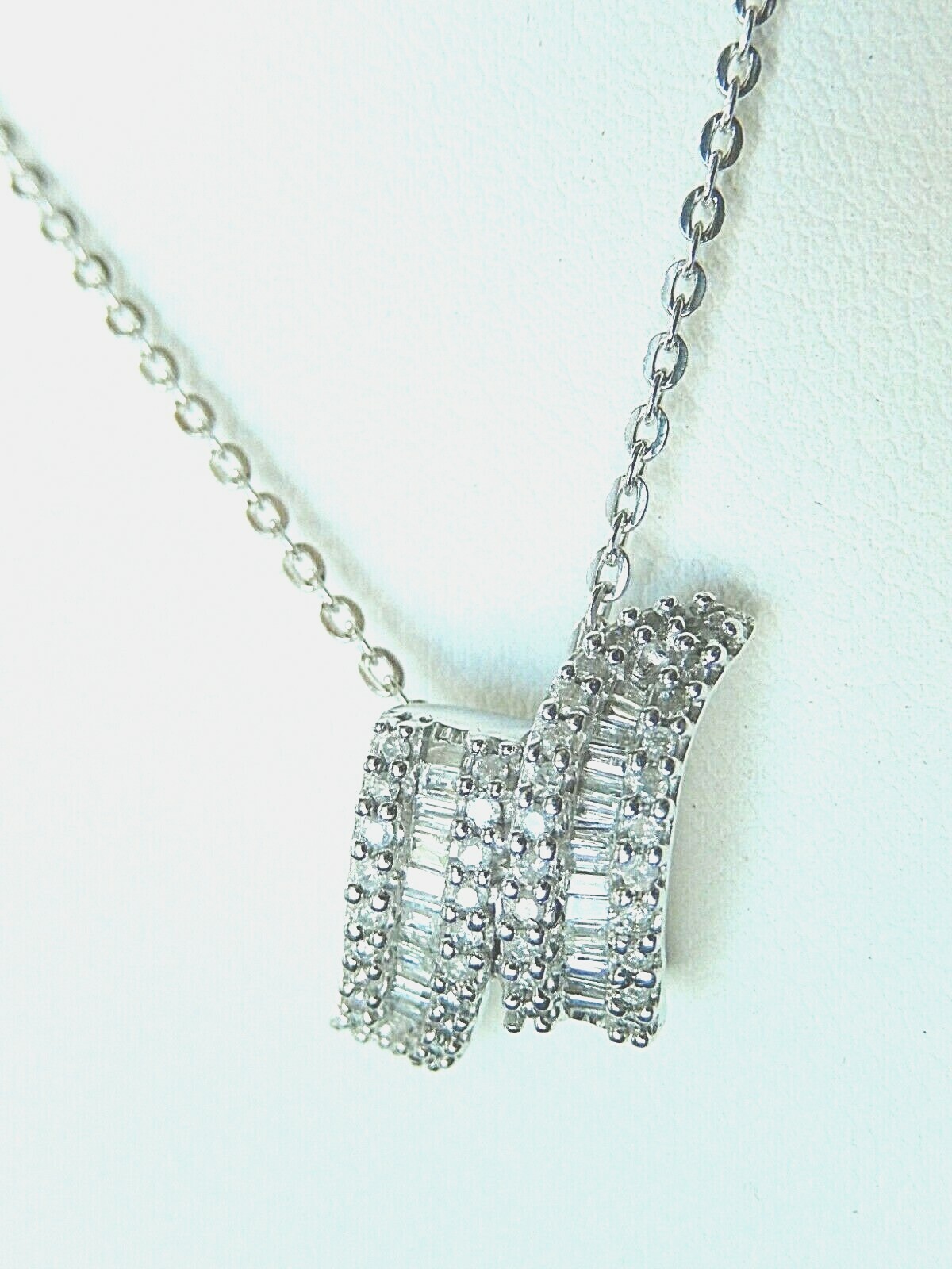 *VINTAGE* 10K White Gold 1CT Natural Round & Baguette Cut Diamond Pendant &Chain *VINTAGE* 10K White Gold 1CT Natural Round & Baguette Cut Diamond Pendant &Chain