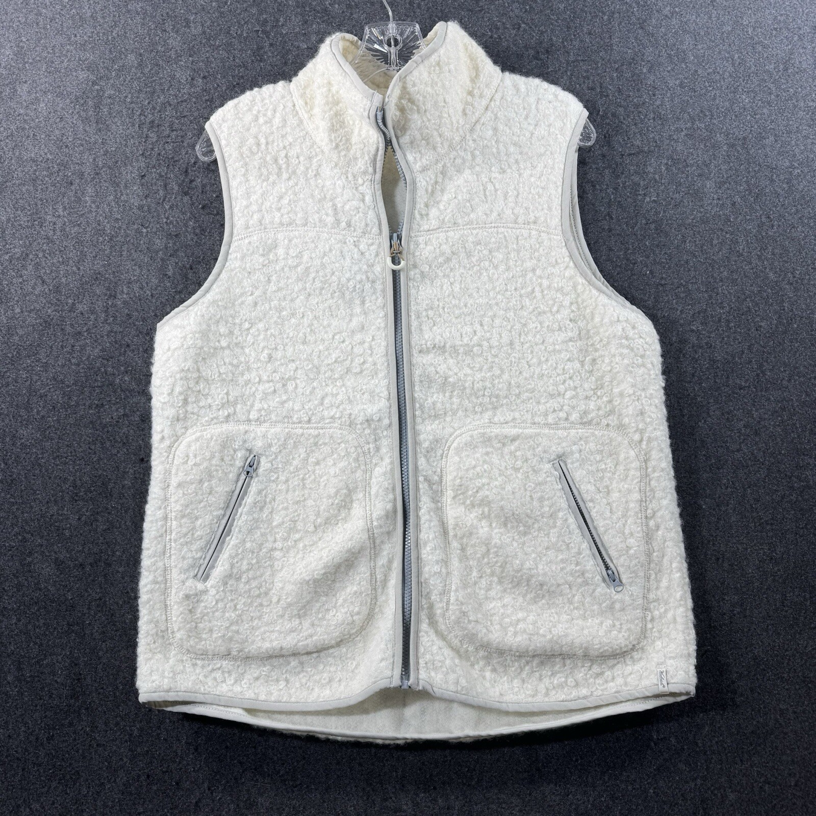 Woolrich Siskiyou Vest Women\'s Medium Ivory Fleece Soft Pockets Winter NWT Woolrich Siskiyou Vest Women\'s Medium Ivory Fleece Soft Pockets Winter NWT