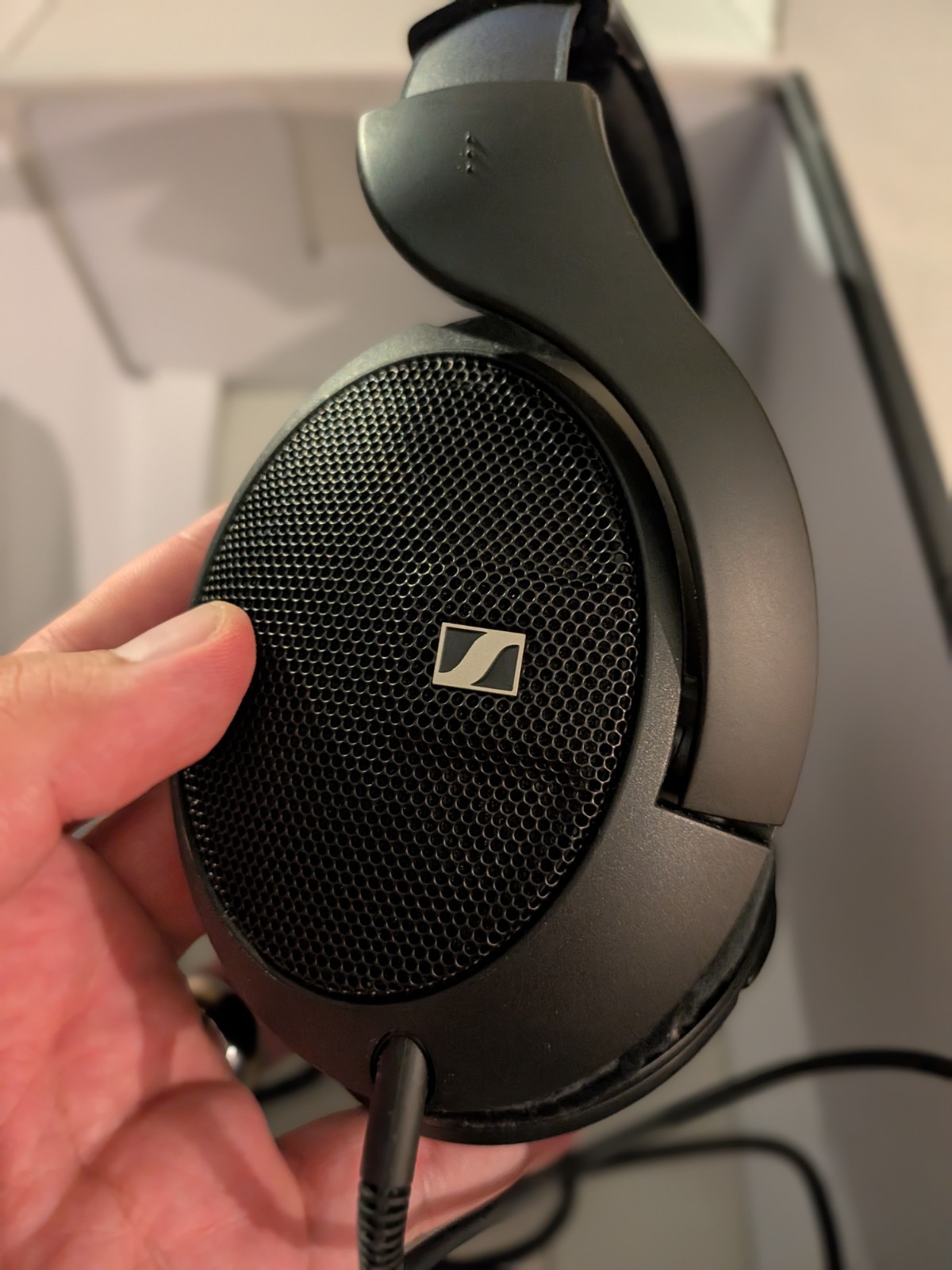 Sennheiser HD 560 S Over-The-Ear Audiophile Headphones Sennheiser HD 560 S Over-The-Ear Audiophile Headphones