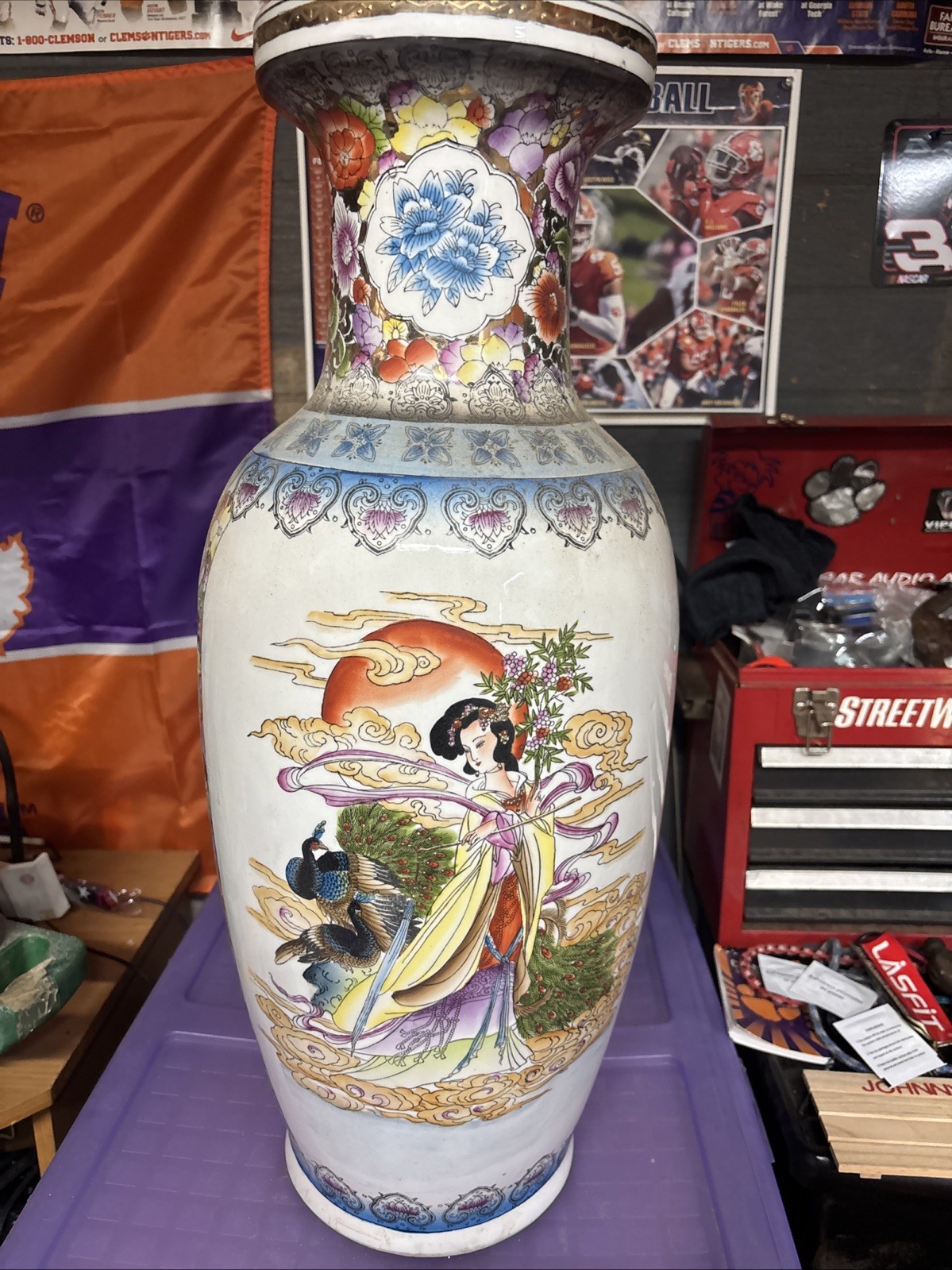 19/20th Century Chinese Vase Hand Painted Porcelain, China P101