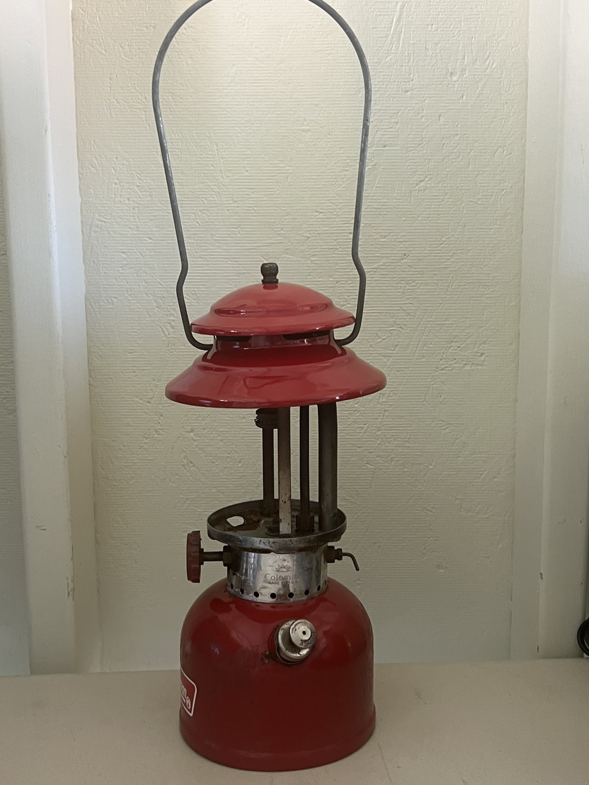 Coleman Model 200A Cherry Red Lantern 10/1972 excellent condition