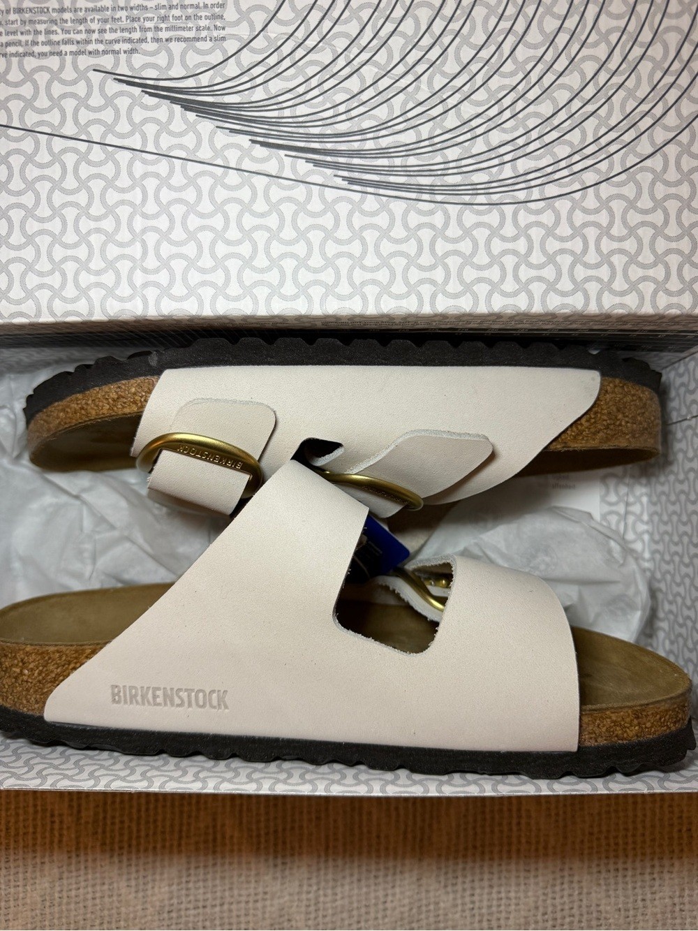 Birkenstock Women’s White Arizona Two-Strap Sandals with Gold Buckles BNWT Birkenstock Women’s White Arizona Two-Strap Sandals with Gold Buckles BNWT
