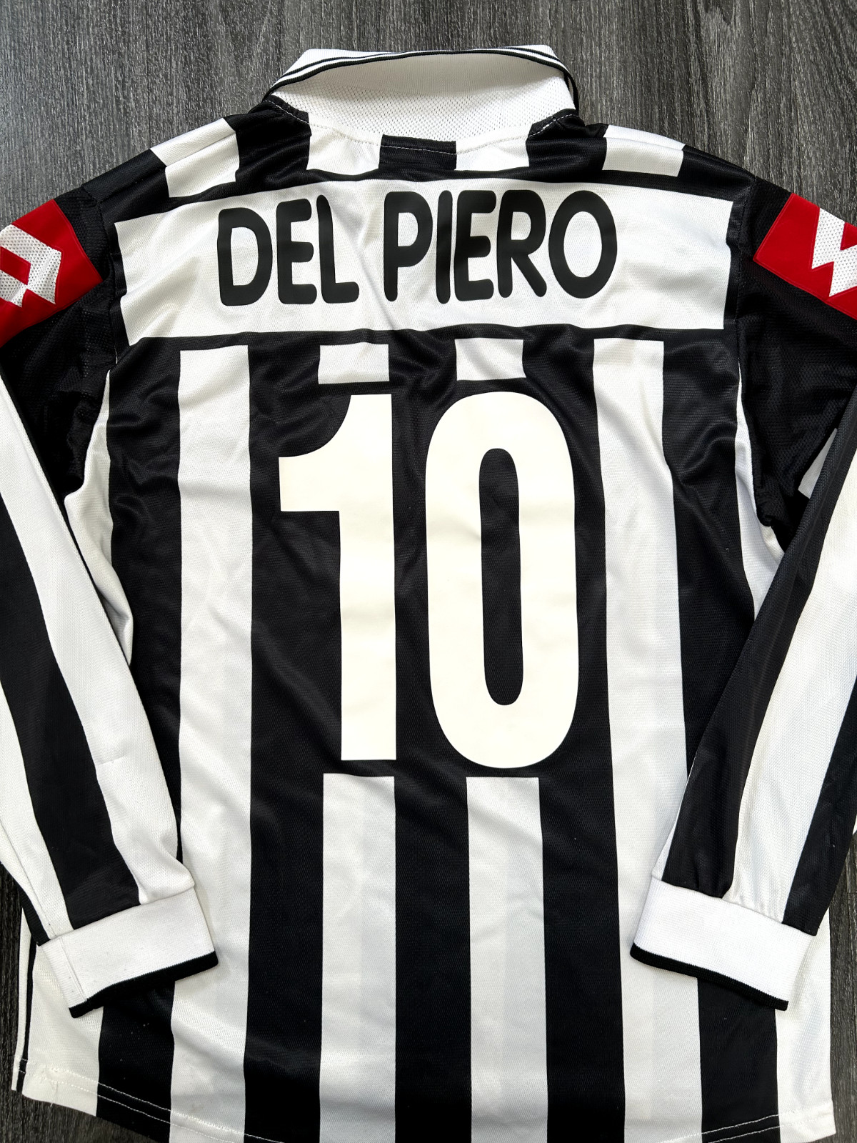 Authentic Lotto Juventus 2001/2002 Long Sleeve Home Shirt DEL PIERO 10 Medium Authentic Lotto Juventus 2001/2002 Long Sleeve Home Shirt DEL PIERO 10 Medium