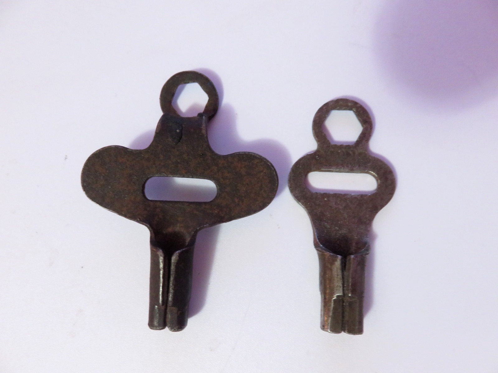 2 VINTAGE 1940s 1950s ROLLER SKATE KEYS 2 VINTAGE 1940s 1950s ROLLER SKATE KEYS