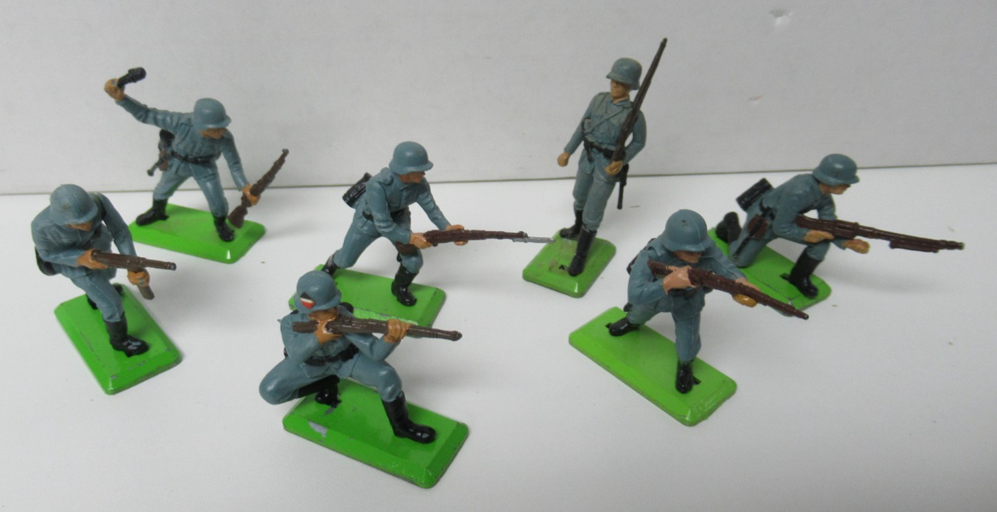 Lot of 7 Britains LTD Deetail WWII German Infantry Soldiers 1:32 -All Diff. Lot of 7 Britains LTD Deetail WWII German Infantry Soldiers 1:32 -All Diff.