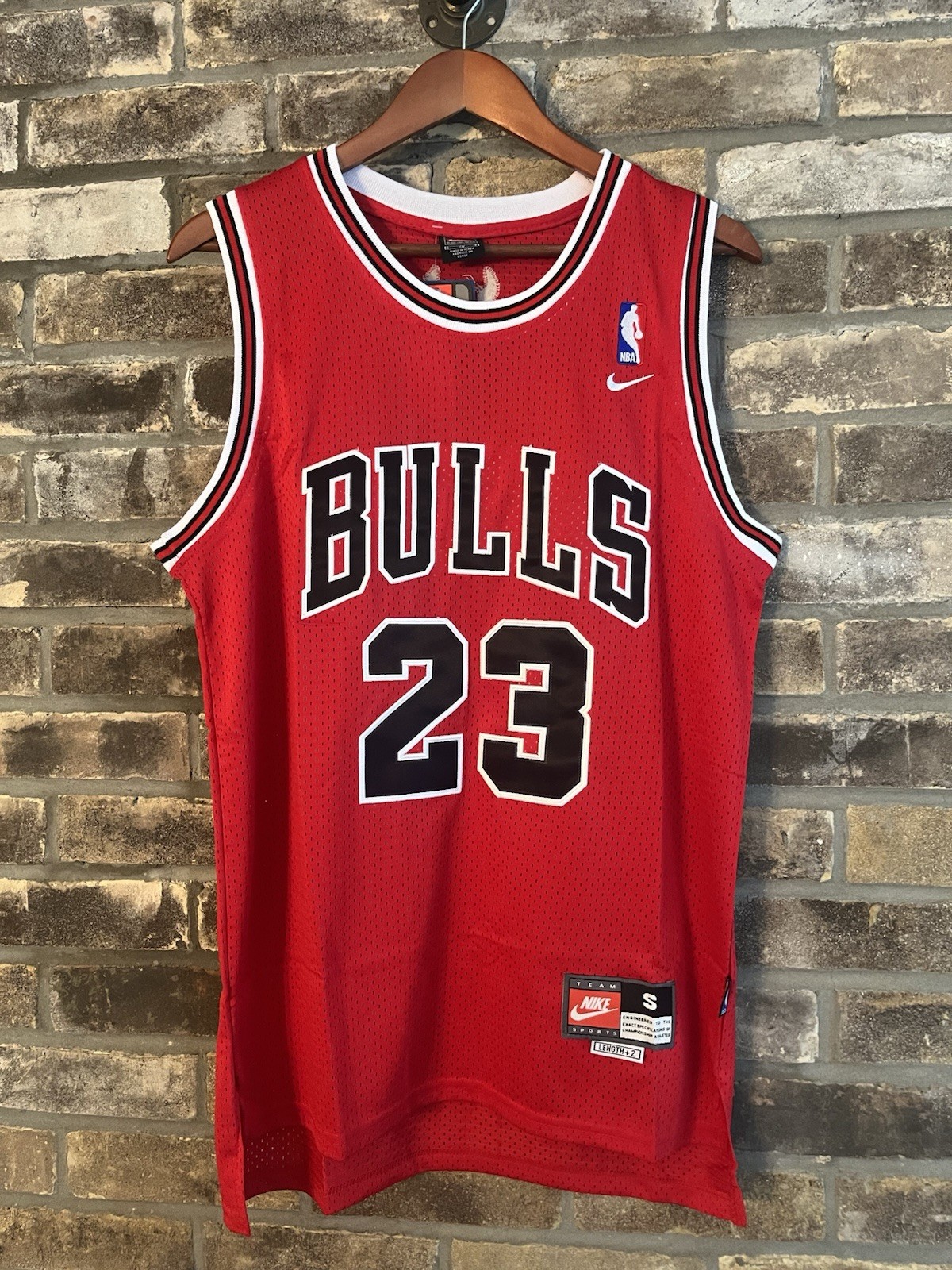 AUTHENTIC NIKE CHICAGO BULLS JERSEY M. JORDAN #23 RED SIZE SMALL FOR MEN AUTHENTIC NIKE CHICAGO BULLS JERSEY M. JORDAN #23 RED SIZE SMALL FOR MEN