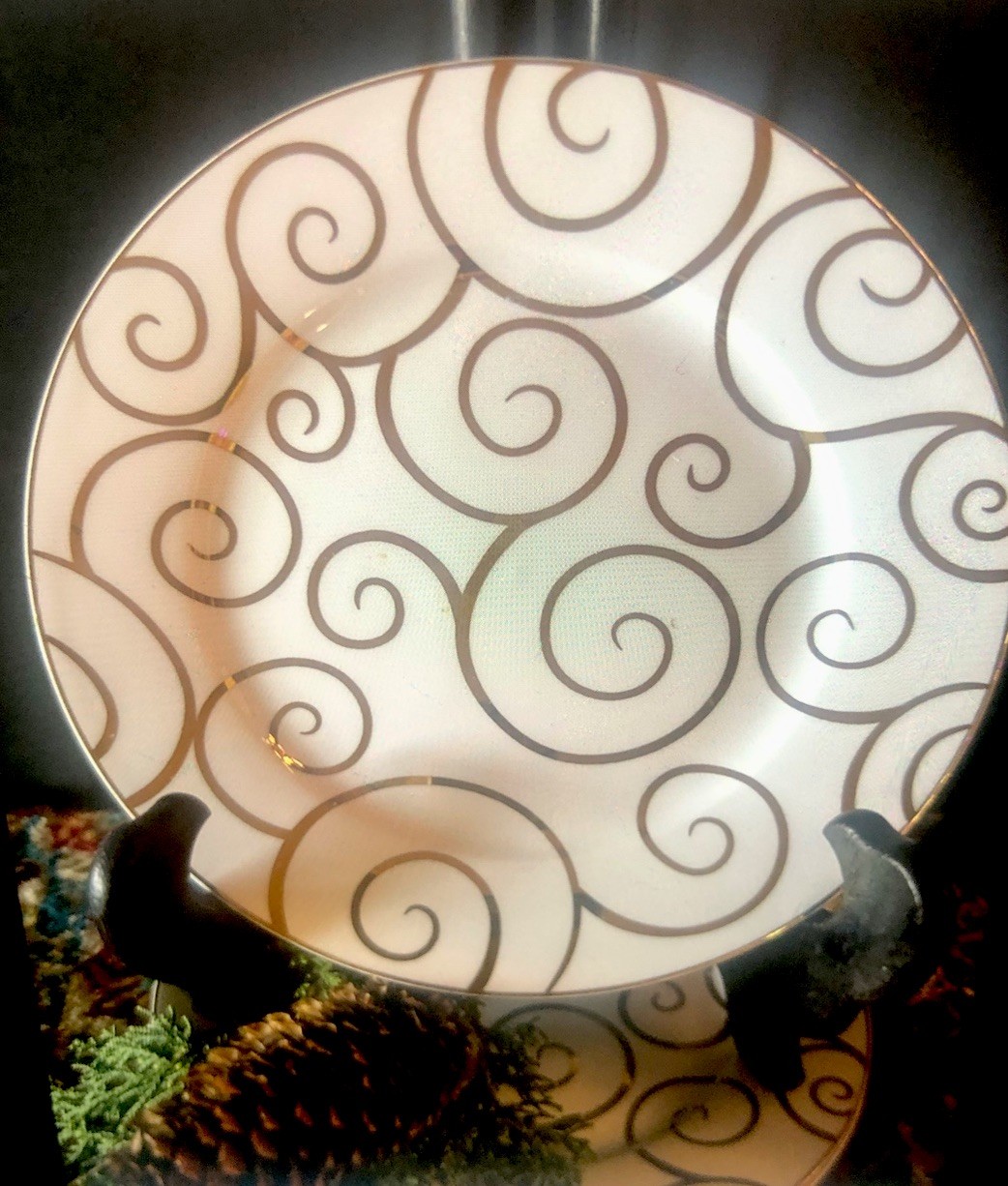 4 Pier 1 GOLD SWIRL  Holiday Dessert Salad Plates 7.75” Porcelain Excellent