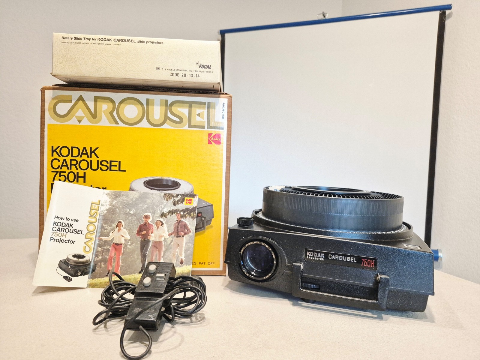 Rebuilt Kodak Carousel 750H Slide Projector Fully Functional See Video 02