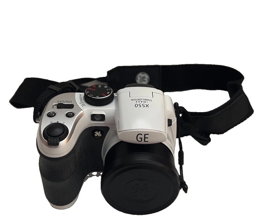Vintage GE bundle PRO Series X550 16MP 15xOptical Zoom Bridge Camera, White New 