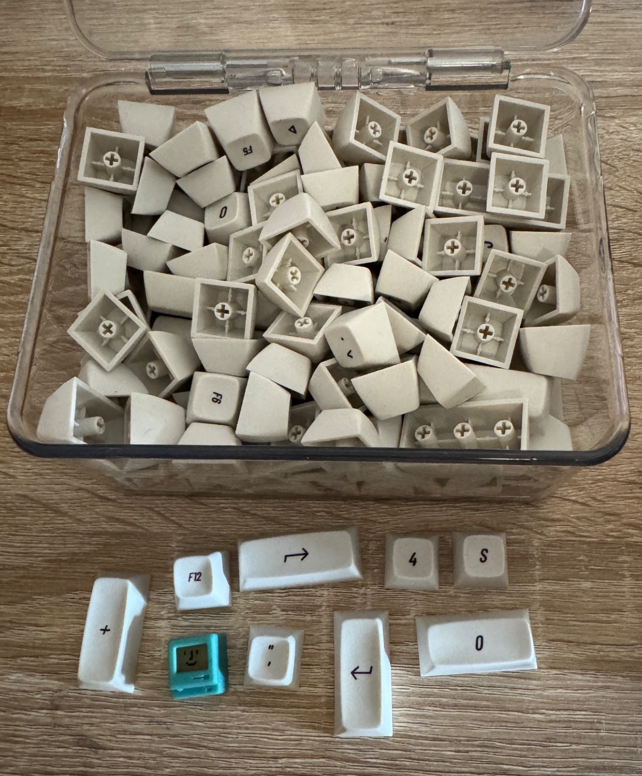 Retro Macintosh style keycaps set Retro Macintosh style keycaps set