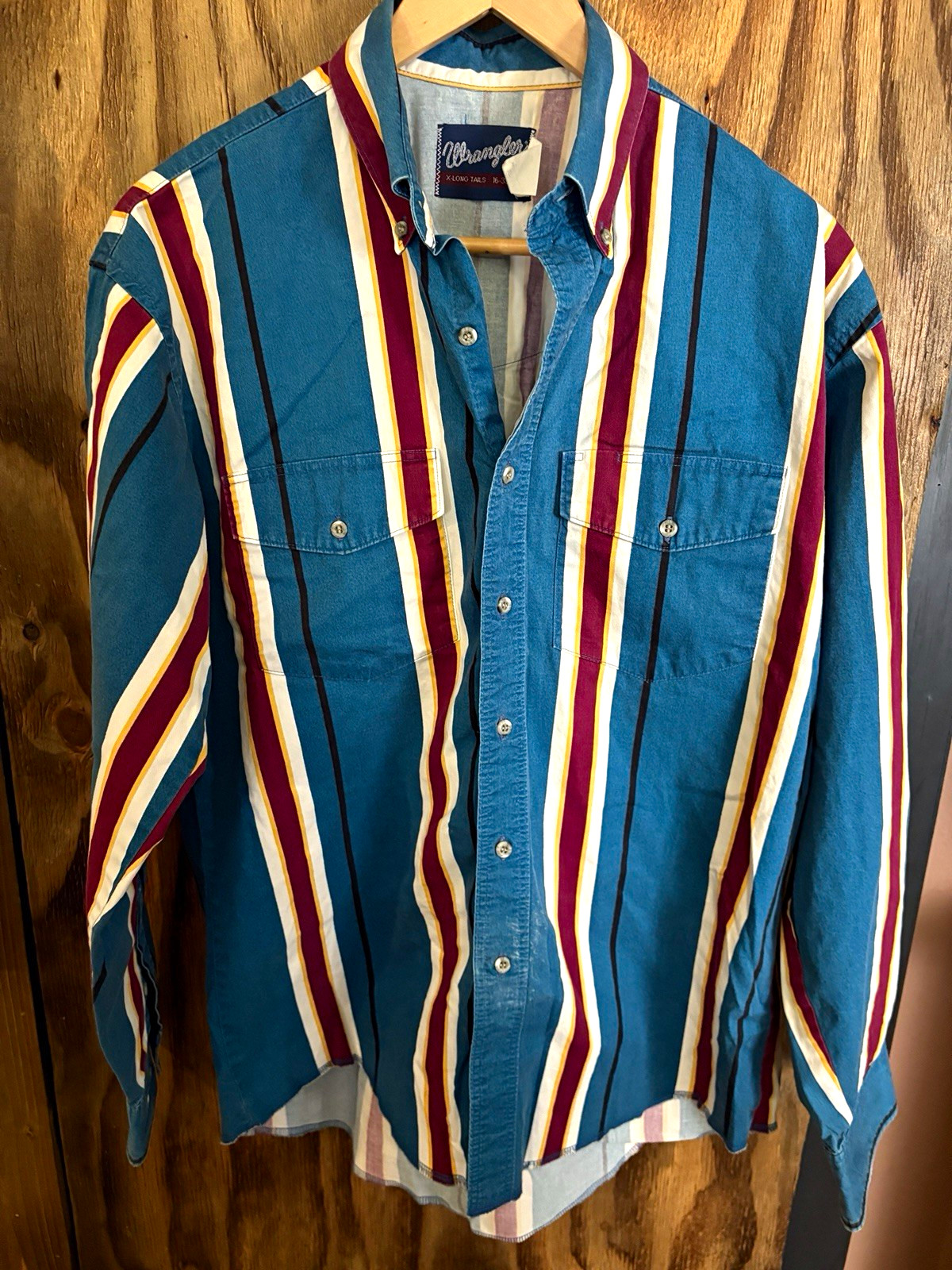 Wrangler Men’s Brushpopper striped button down shirt Wrangler Men’s Brushpopper striped button down shirt