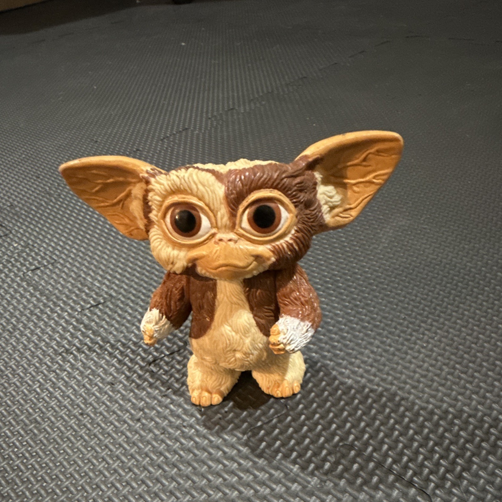 Gremlins Gizmo Mogwai Figure - Plastic Brown & Tan Movie Theme Collectible Gremlins Gizmo Mogwai Figure - Plastic Brown & Tan Movie Theme Collectible