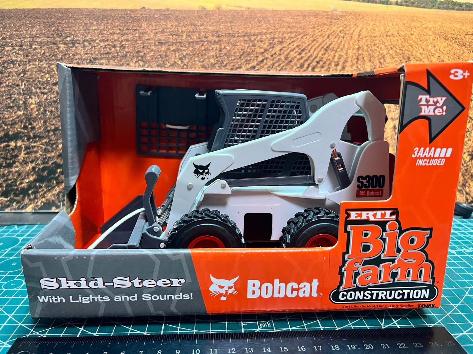 1/16 Ertl Bobcat S300 Skid‑Steer Loader Construction Model 1/16 Ertl Bobcat S300 Skid‑Steer Loader Construction Model