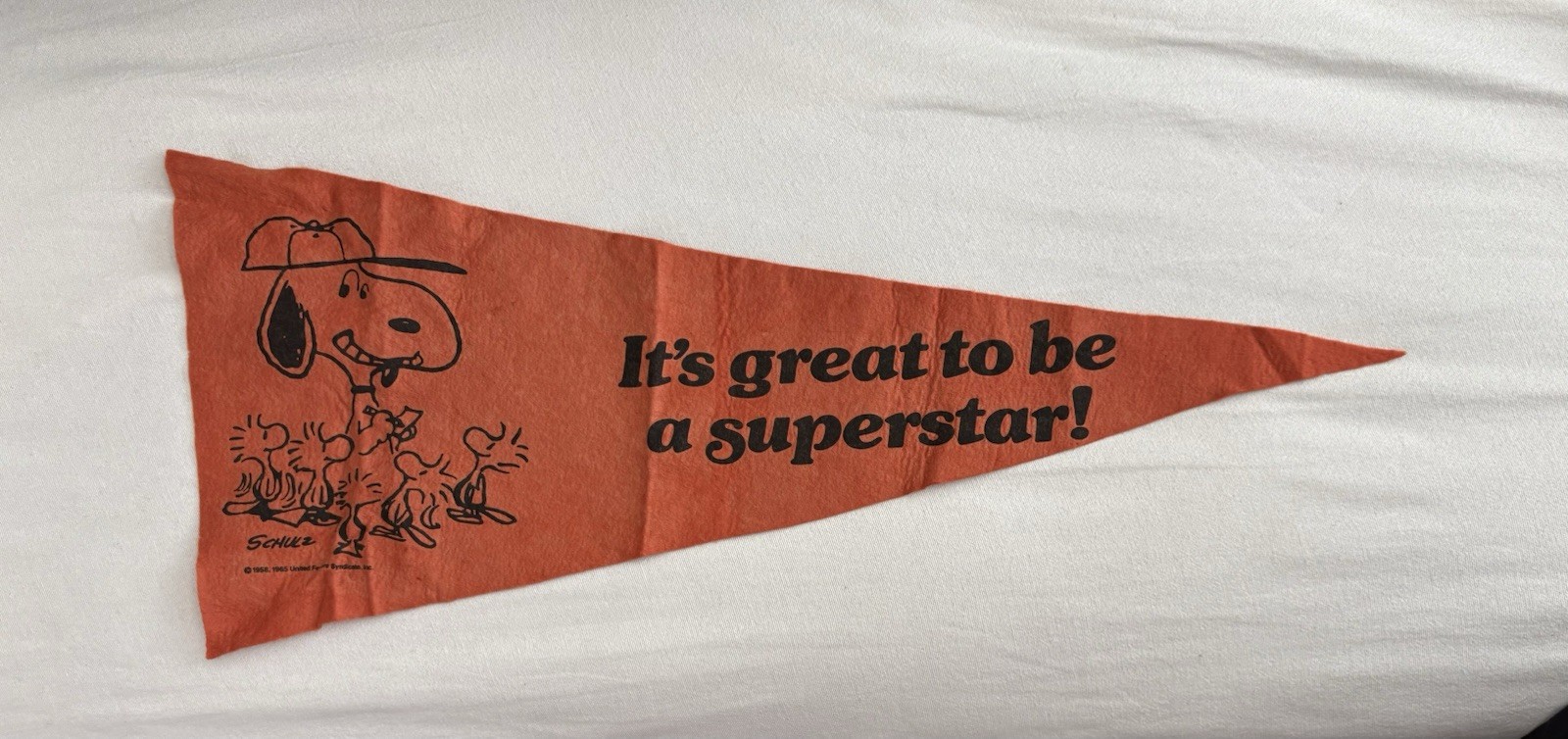 VINTAGE PEANUTS 1965 Snoopy Felt Triangle Banner Reddish Orange 31 VINTAGE PEANUTS 1965 Snoopy Felt Triangle Banner Reddish Orange 31