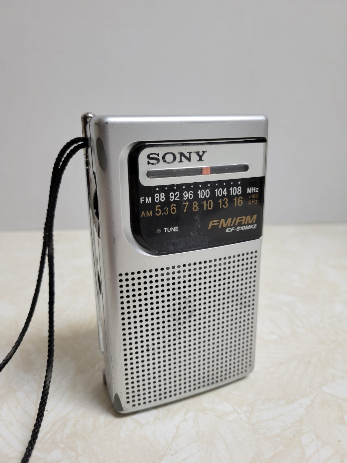 Sony ICF-S10MK2 Portable Pocket AM/FM Radio Silver Sony ICF-S10MK2 Portable Pocket AM/FM Radio Silver