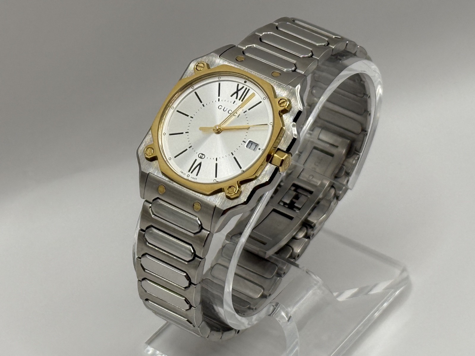 GUCCI G-Flat Quartz Stainless Steel 30MM Silver Dial Women\'s Watch YA166506