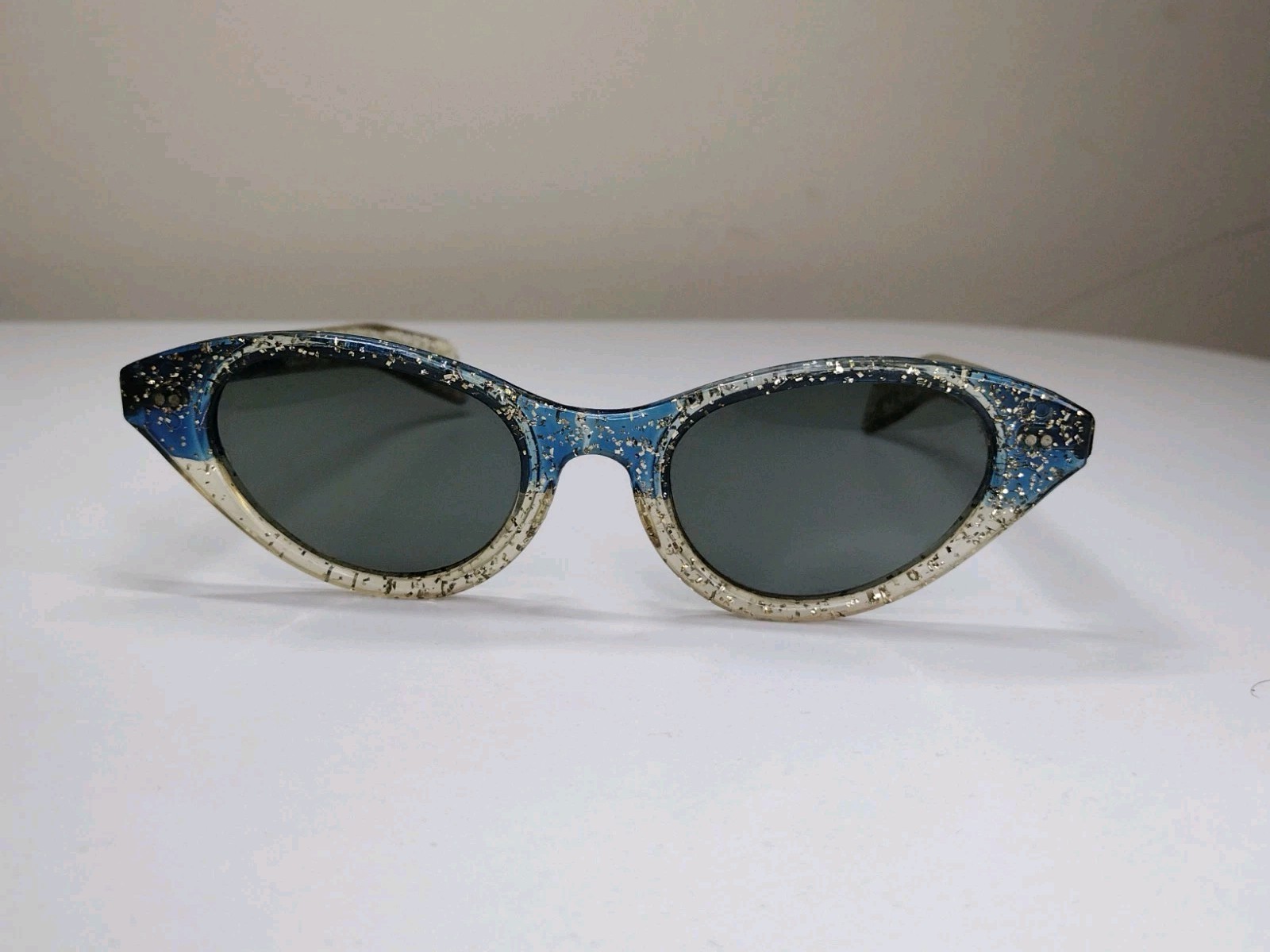 VTG Mid Century Sunglasses 1950s Confetti Lucite Gold Glitter 2 Tone Blue Read VTG Mid Century Sunglasses 1950s Confetti Lucite Gold Glitter 2 Tone Blue Read