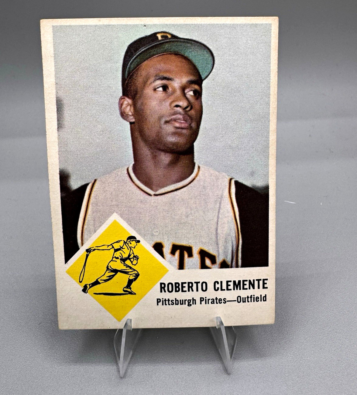 Fleer 1963 Roberto Clemente Pittsburgh Pirates Baseball #56 (tiny pinhole) Fleer 1963 Roberto Clemente Pittsburgh Pirates Baseball #56 (tiny pinhole)