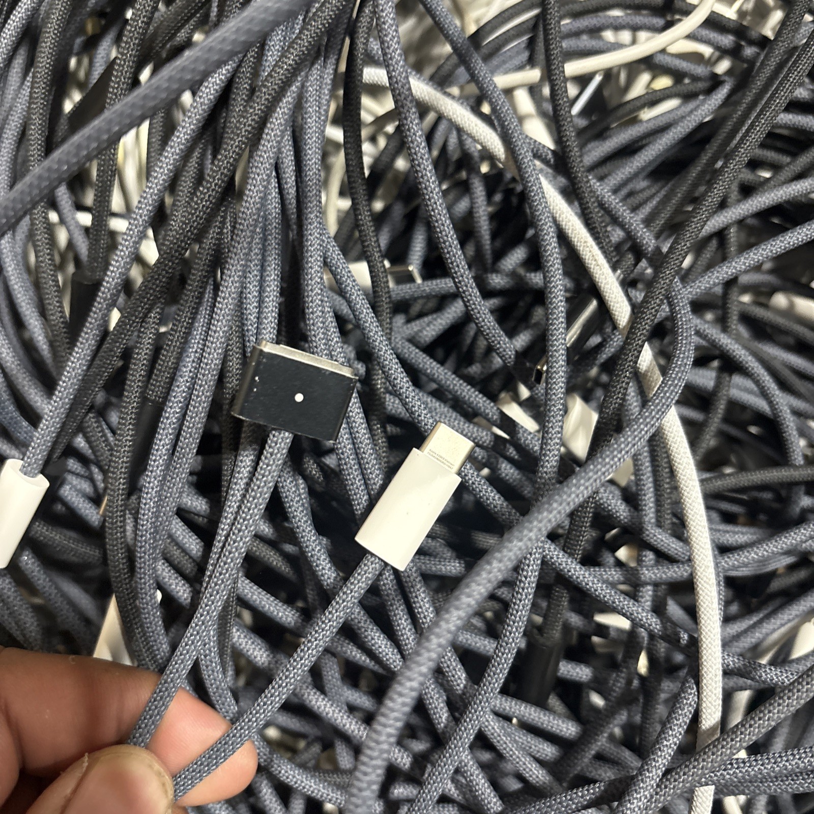 Genuine Apple USB-C to MagSafe 3 charging Cable (2 m) 2 Meter 6.6ft for macbook