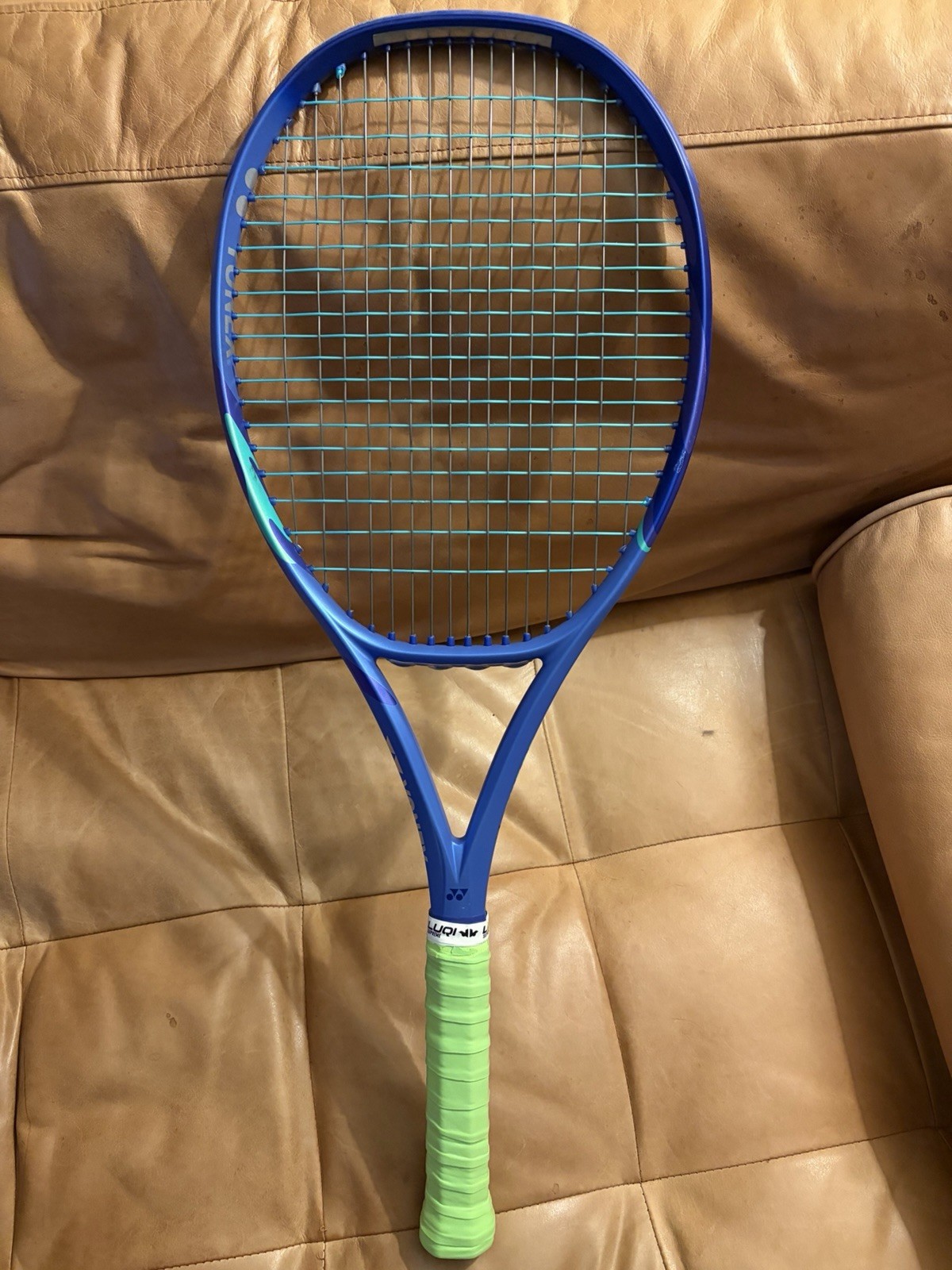YONEX 2025 EZone 98 Blast Blue 305g 4 1/4 grip tennis racquet YONEX 2025 EZone 98 Blast Blue 305g 4 1/4 grip tennis racquet
