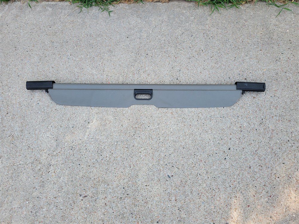 00-06 Tahoe Yukon Suburban Denali Escalade Cargo Cover Shade Gray 00-06 Tahoe Yukon Suburban Denali Escalade Cargo Cover Shade Gray