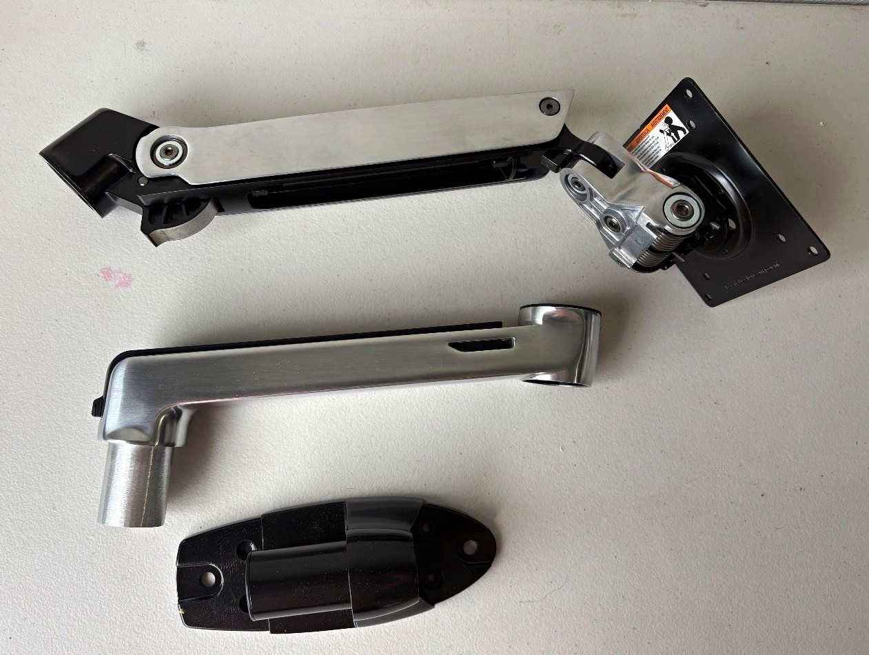 Ergotron LX Desk Mount Single Monitor Arm 32in VESA 75x75/100x100 Aluminum Ergotron LX Desk Mount Single Monitor Arm 32in VESA 75x75/100x100 Aluminum