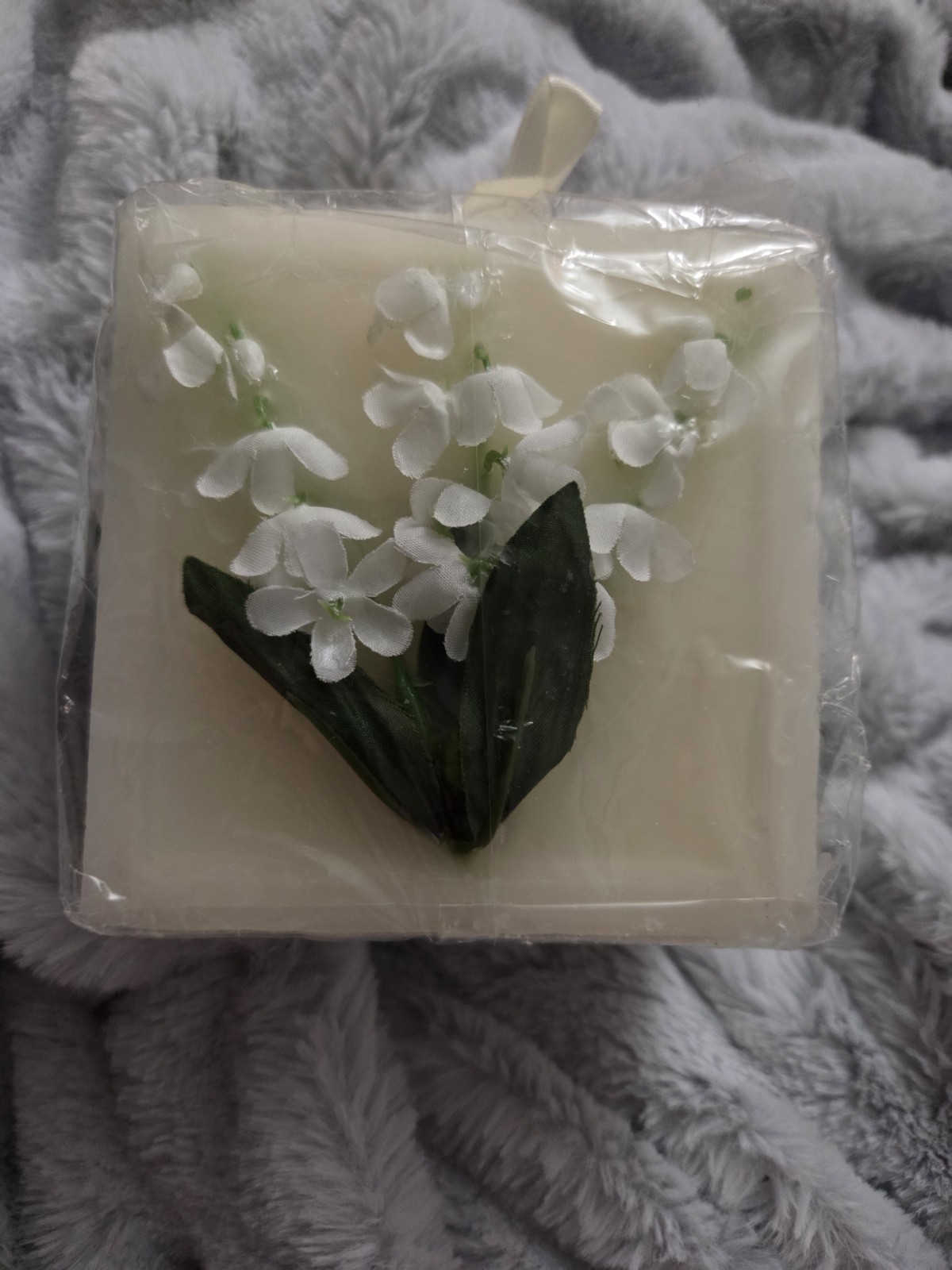 Vintage Retired White Barn Candle Lily of the Valley w Embedded Flowers Wedding Vintage Retired White Barn Candle Lily of the Valley w Embedded Flowers Wedding