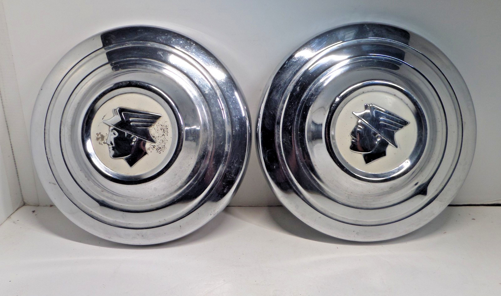 Pontiac Chief hub cap set of 2 1940-50\'s Pontiac Chief hub cap set of 2 1940-50\'s