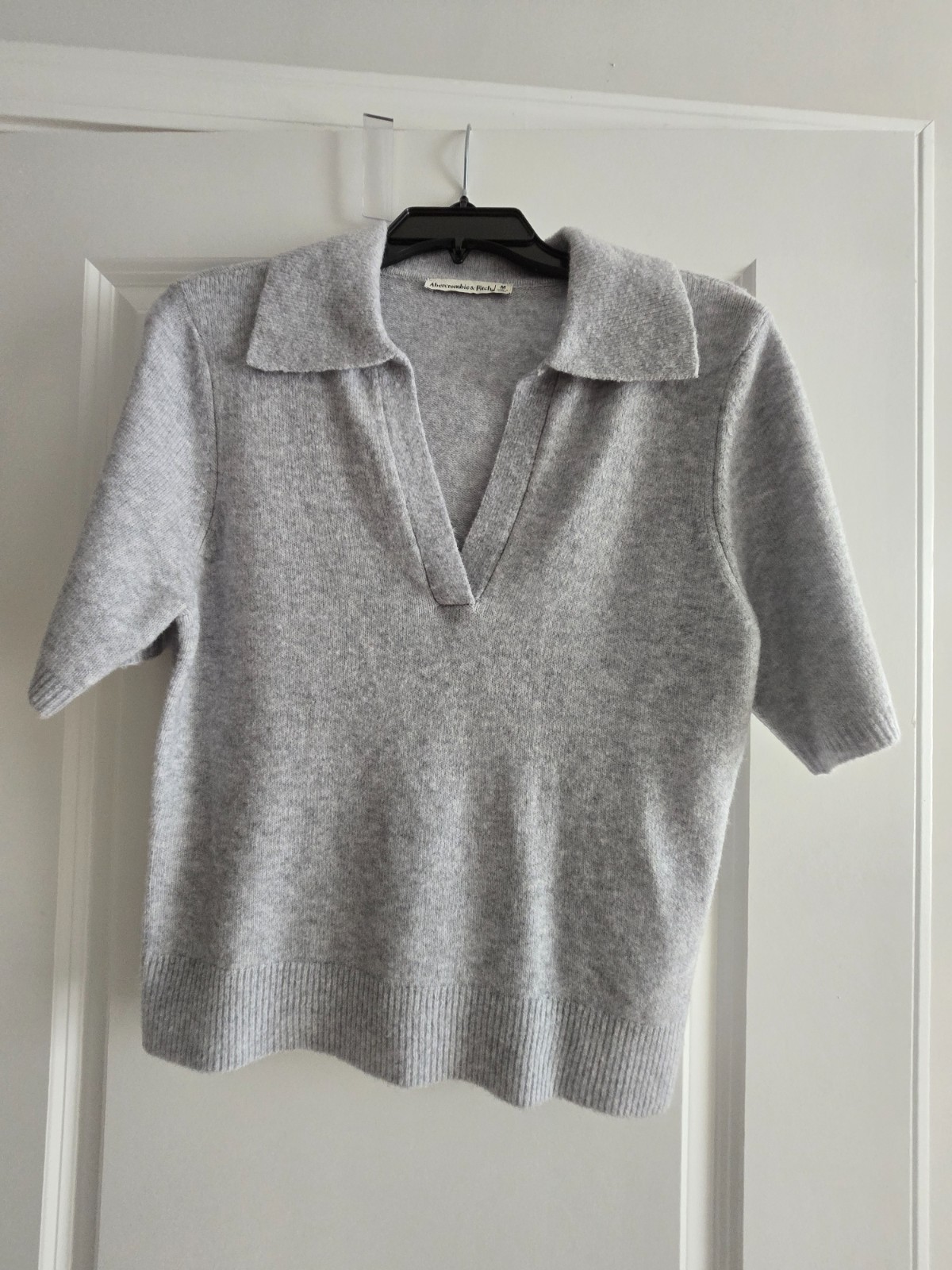 Abercrombie & Fitch Womans Gray Short Sleeve Sweather Size M Abercrombie & Fitch Womans Gray Short Sleeve Sweather Size M