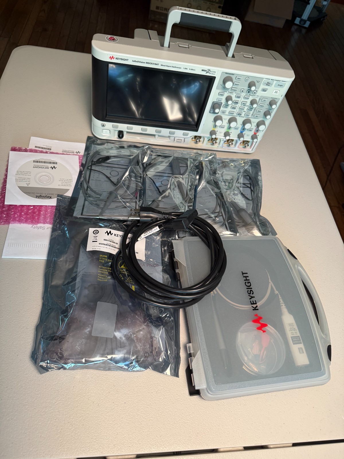 Keysight Infinivision MSOX3104T 1GHz + LAN/VGA and N2795A 1GHz probe Bundle Keysight Infinivision MSOX3104T 1GHz + LAN/VGA and N2795A 1GHz probe Bundle