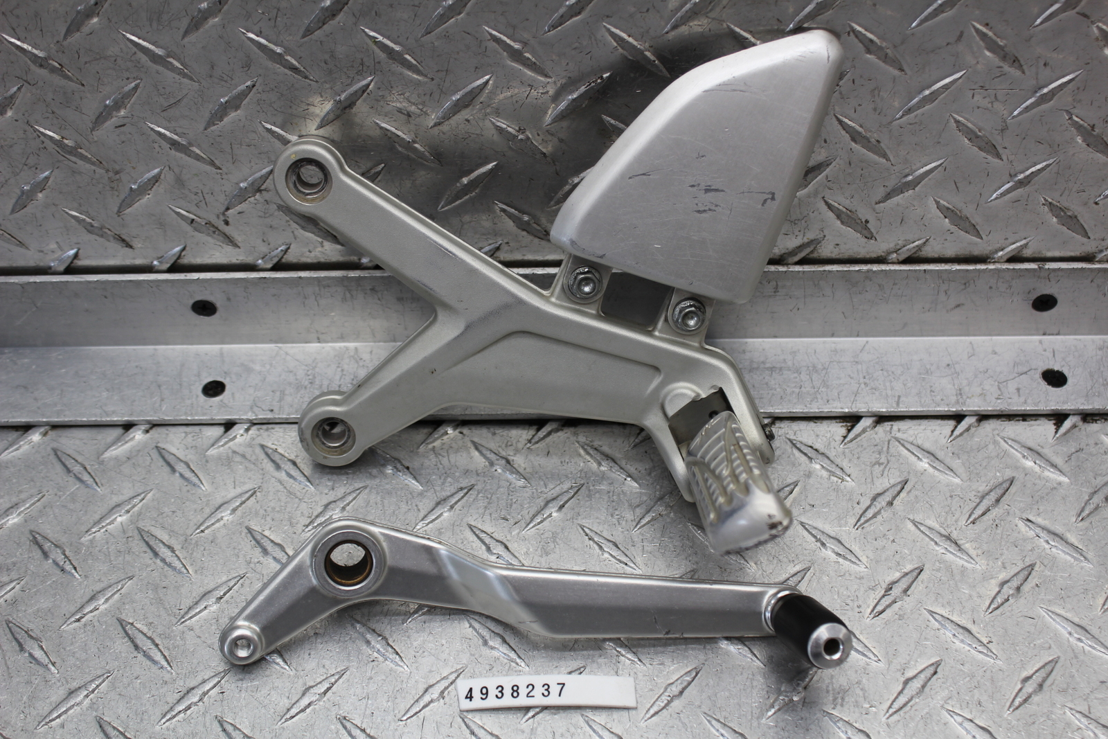 2014 MV AGUSTA BRUTALE 800 LEFT FRONT FOOT REST STEP & SHIFTER LEVER 8000B746