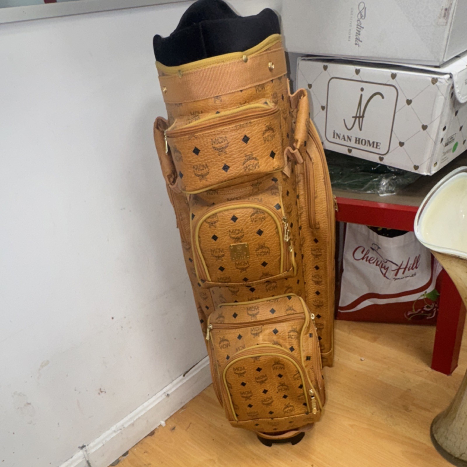 MCM Golf CA 19959 Leather Tan Carry Bag Divider System Multiple Pockets MCM Golf CA 19959 Leather Tan Carry Bag Divider System Multiple Pockets