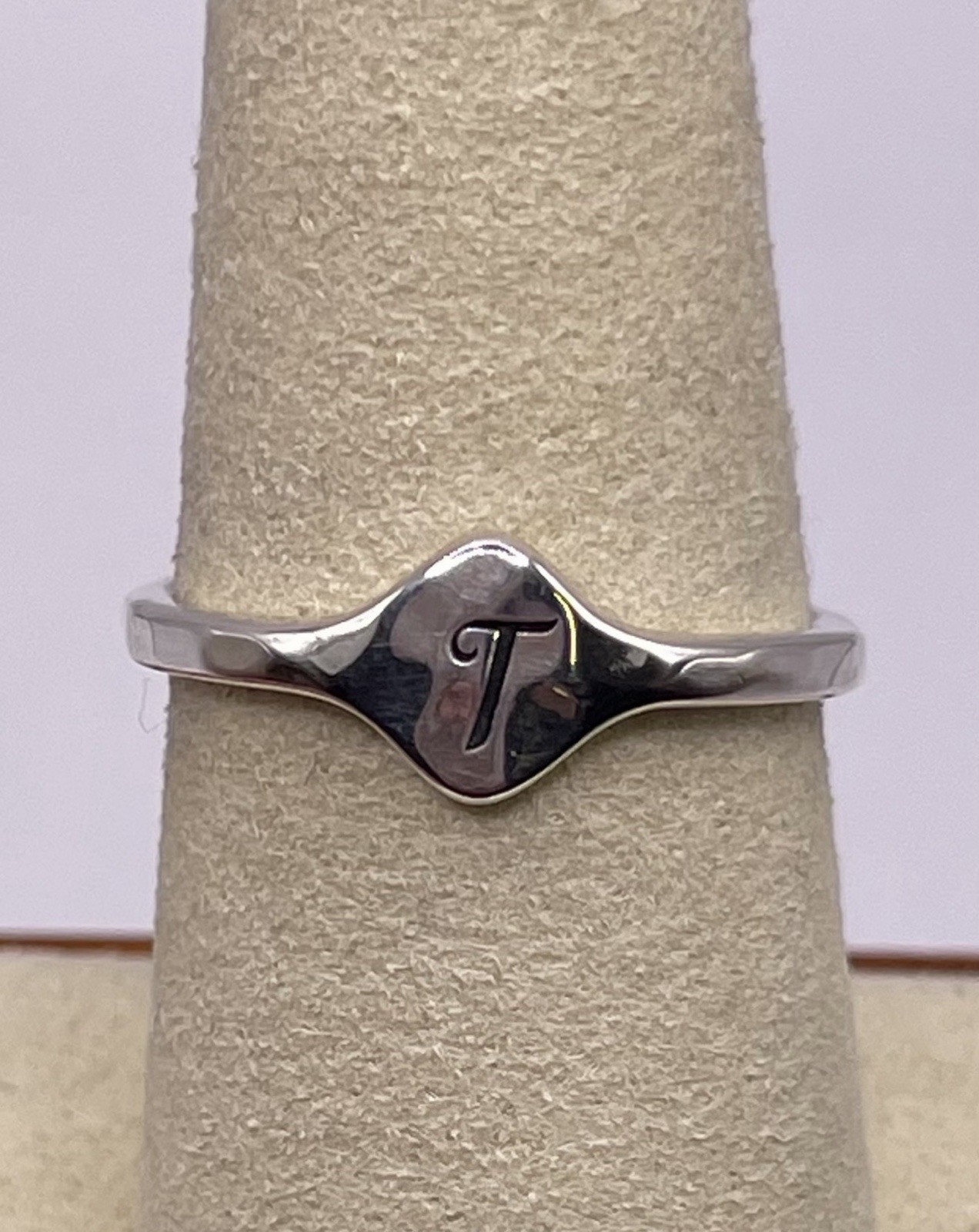 Retired JAMES AVERY PETIT SIGNET INITIAL T RING SIZE 8 Sterling Silver Retired JAMES AVERY PETIT SIGNET INITIAL T RING SIZE 8 Sterling Silver